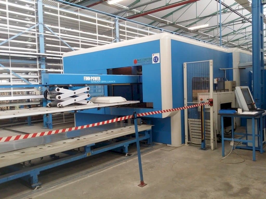 Vooraanzicht  van Finn-Power SB8  machine