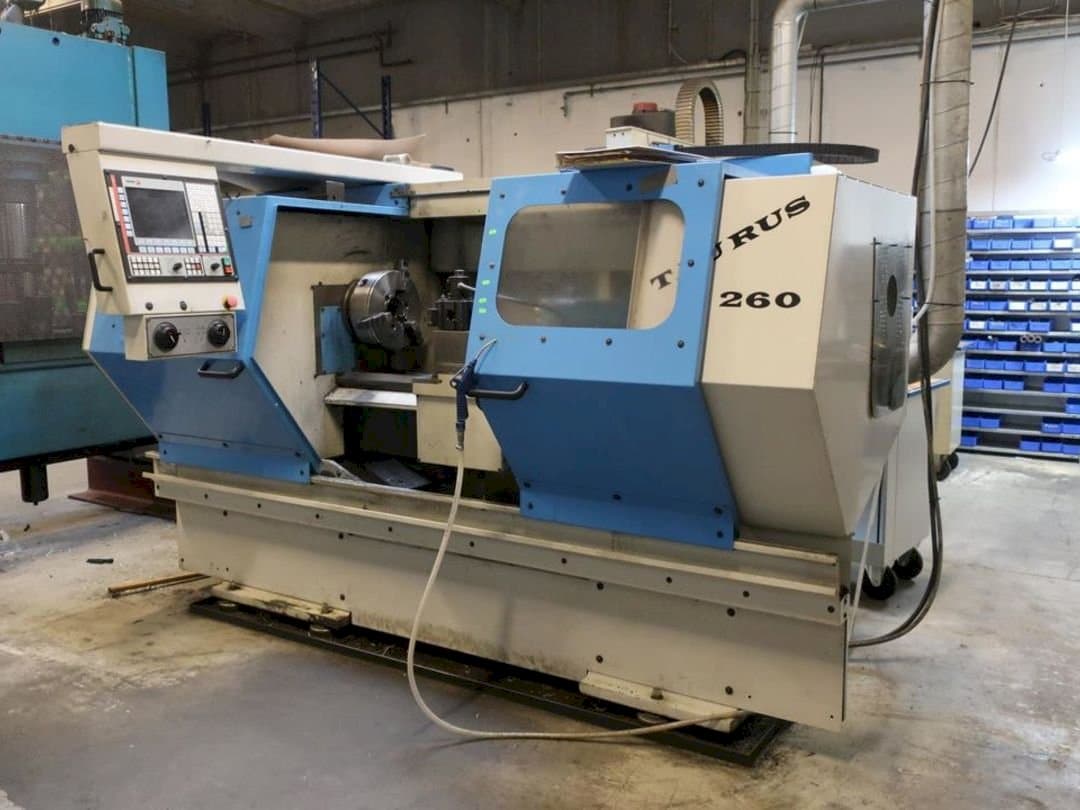 Vooraanzicht  van Pinacho Taurus 260  machine