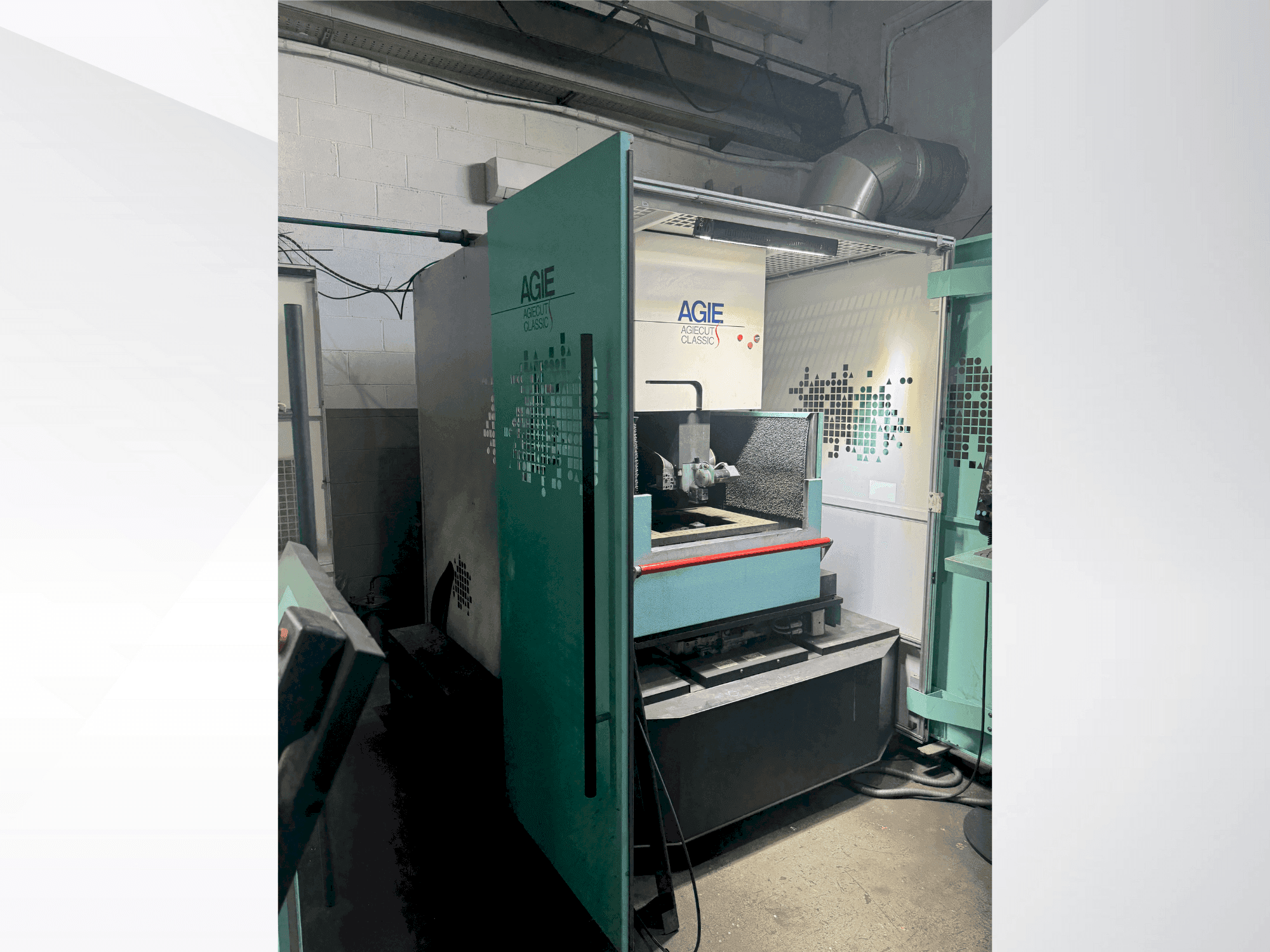 Vooraanzicht  van AGIE Agiecut Classic S  machine