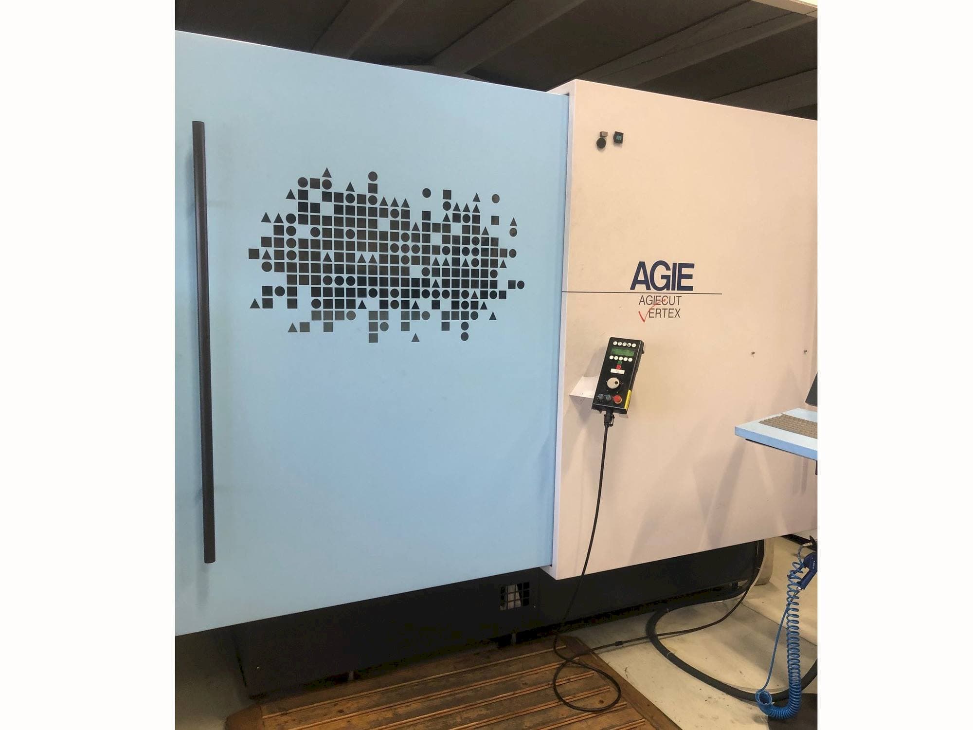 Vooraanzicht  van AGIE Agiecut VERTEX 3  machine