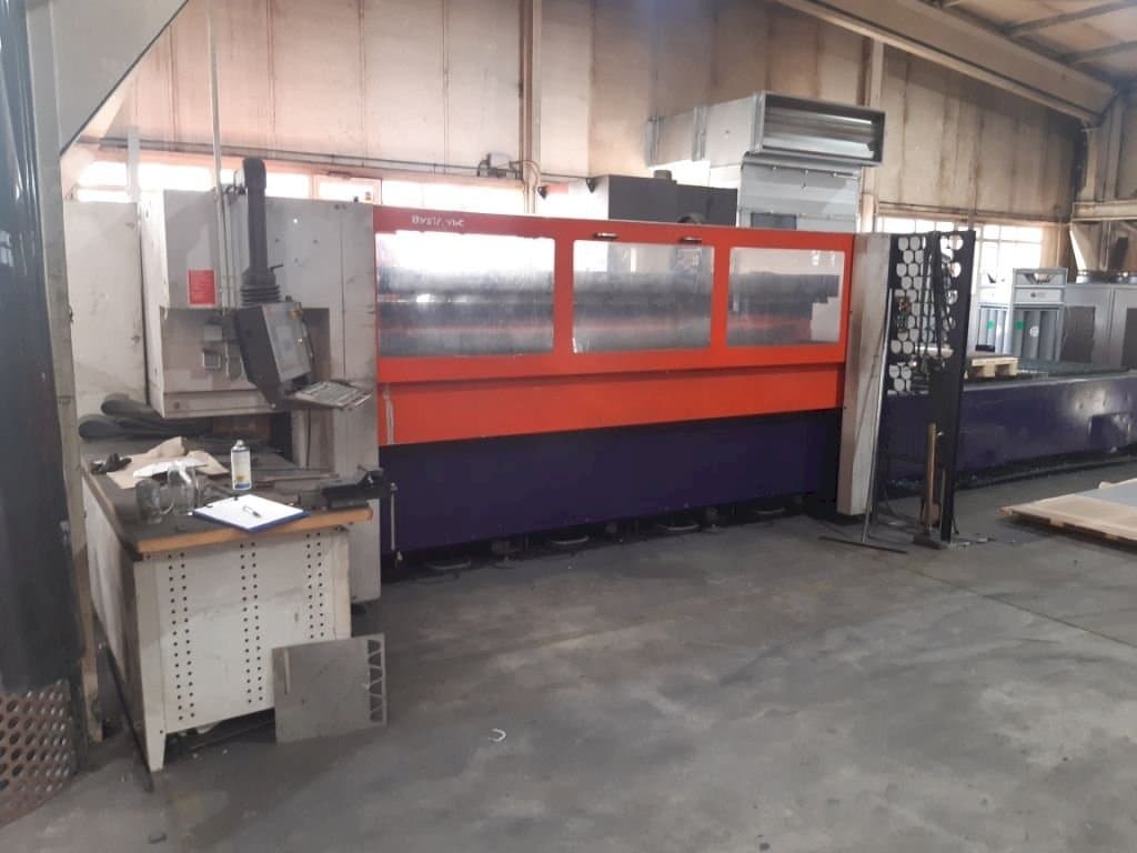Vooraanzicht van Bystronic Bystar 3015 machine