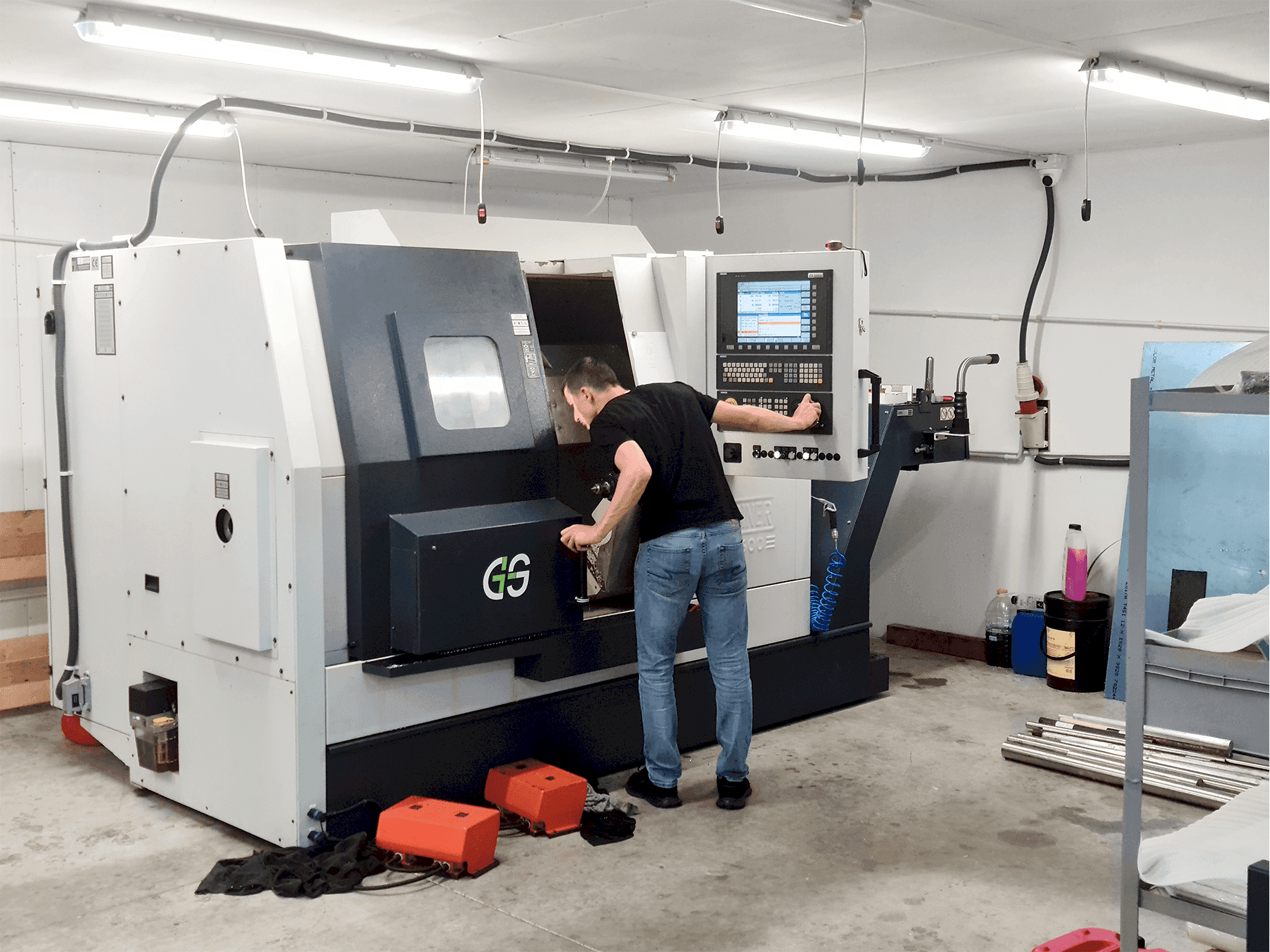 Vooraanzicht van SPINNER TC 600 52 MCY machine
