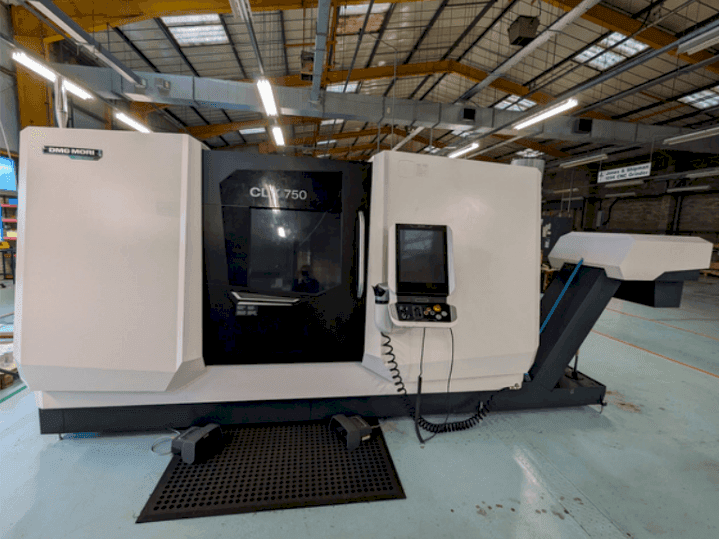 Vooraanzicht  van DMG MORI CLX750 V4  machine