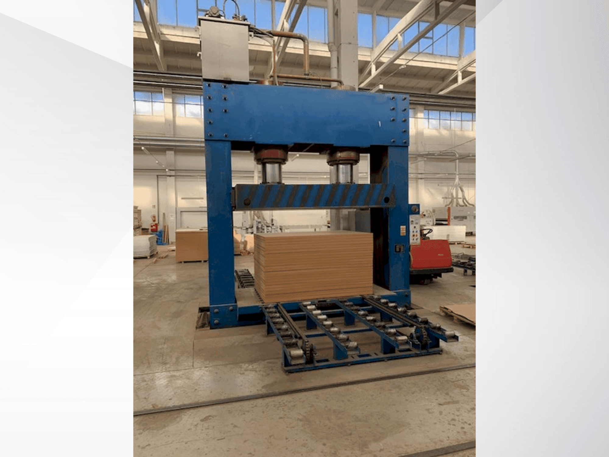 Vooraanzicht  van LINYI JIANZHONG WOOD MACIHNERY JJC-CP  machine