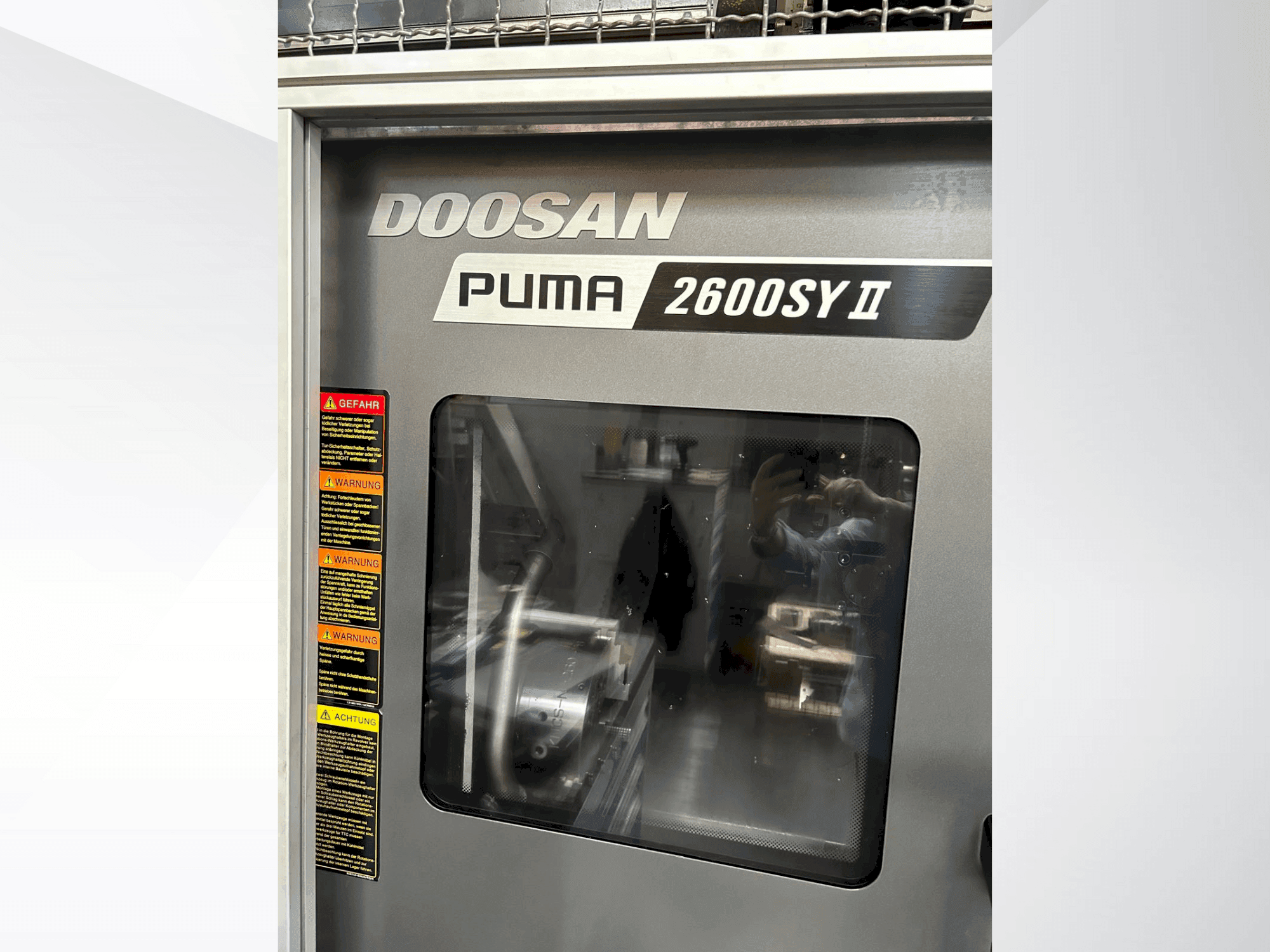 Vooraanzicht  van DOOSAN Puma 2600 SY II  machine