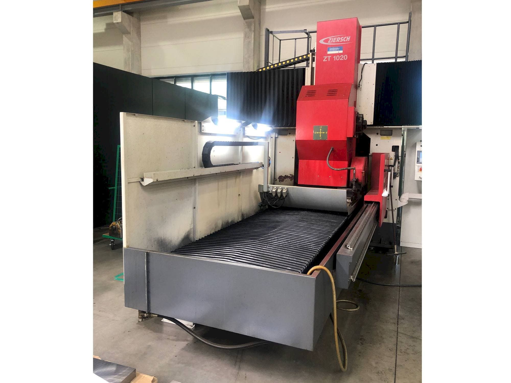 Vooraanzicht  van Ziersch ZT 1020  machine