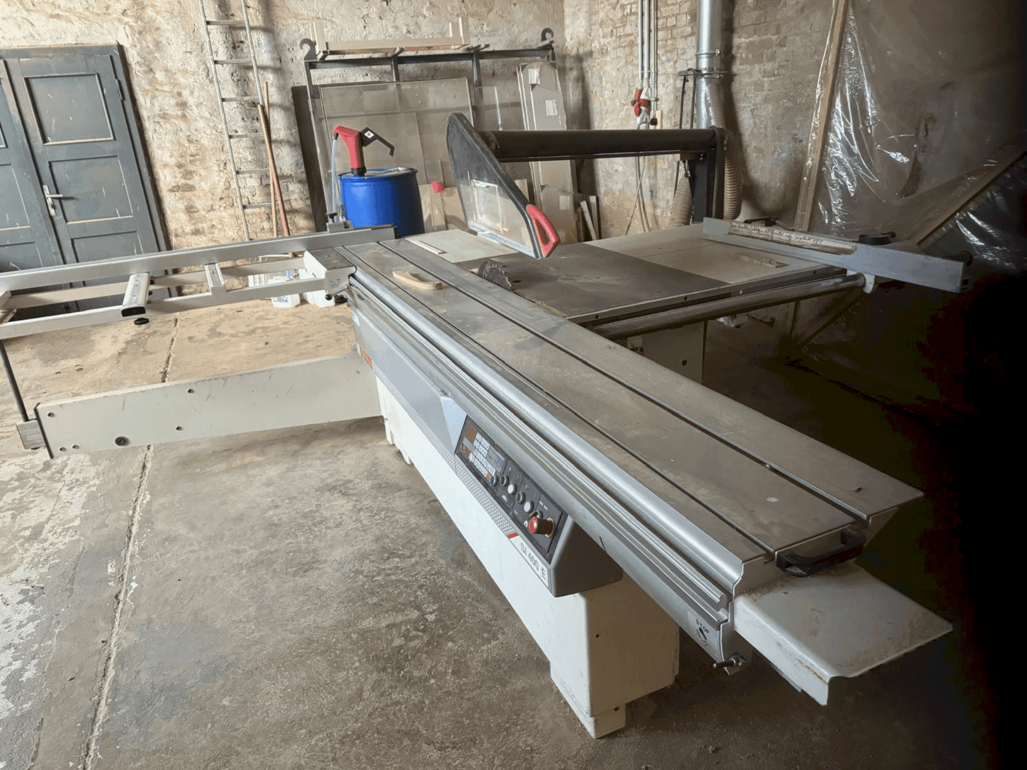 Vooraanzicht  van SCM SI 400E  machine