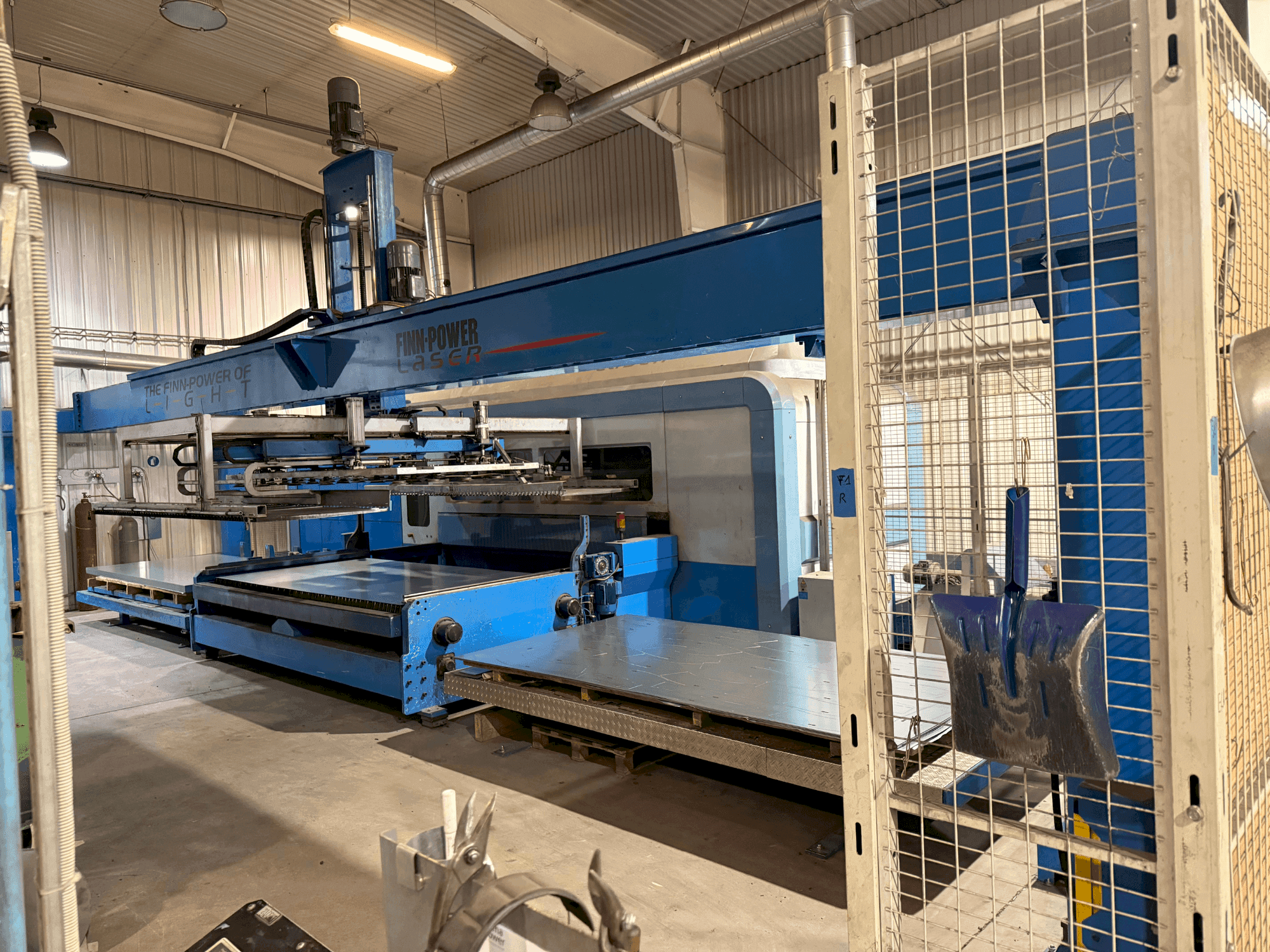 Vooraanzicht  van Finn-Power FPL6-BL  machine