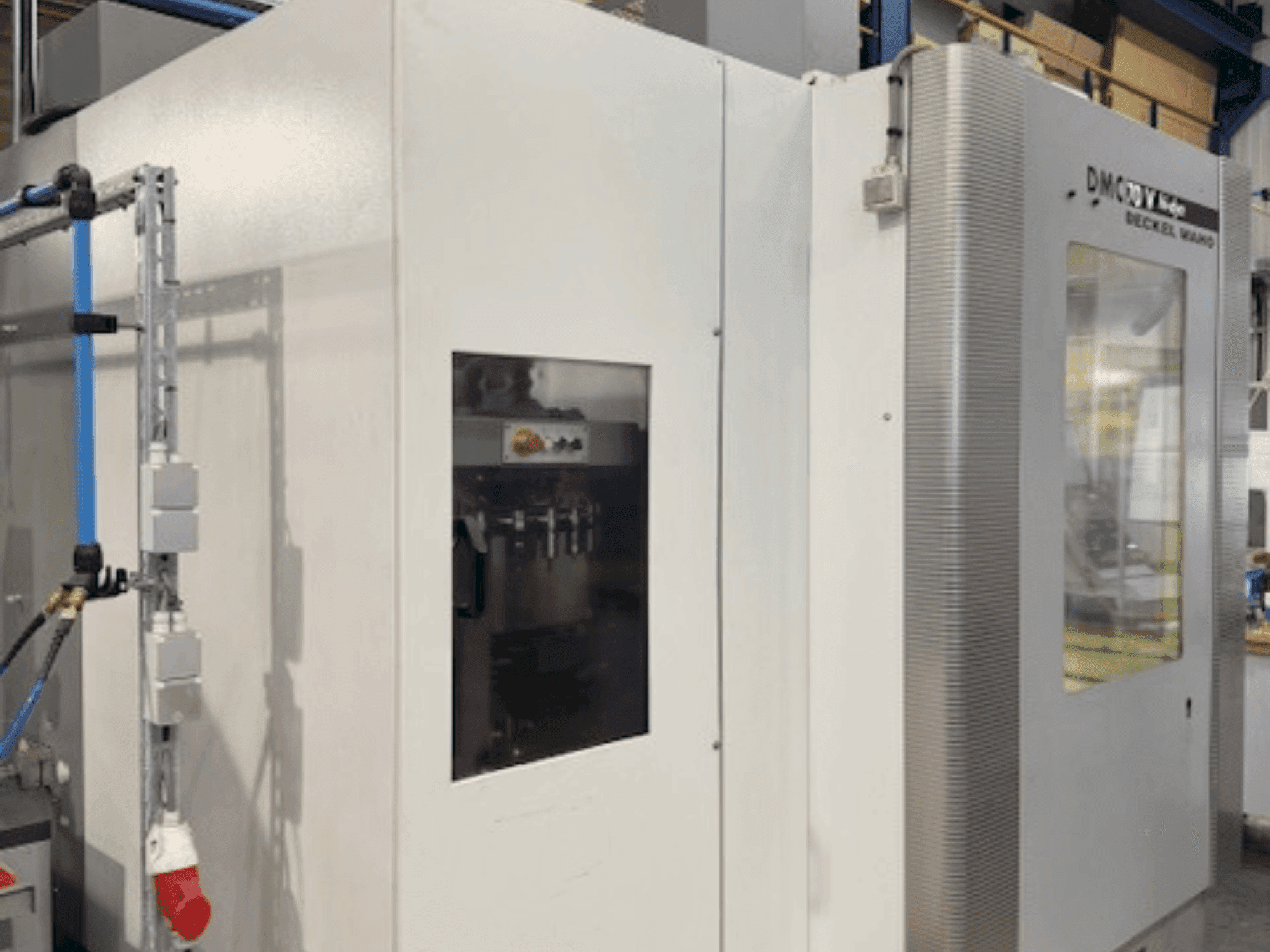 Vooraanzicht  van DECKEL MAHO DMC 70V Hi-Dyn  machine