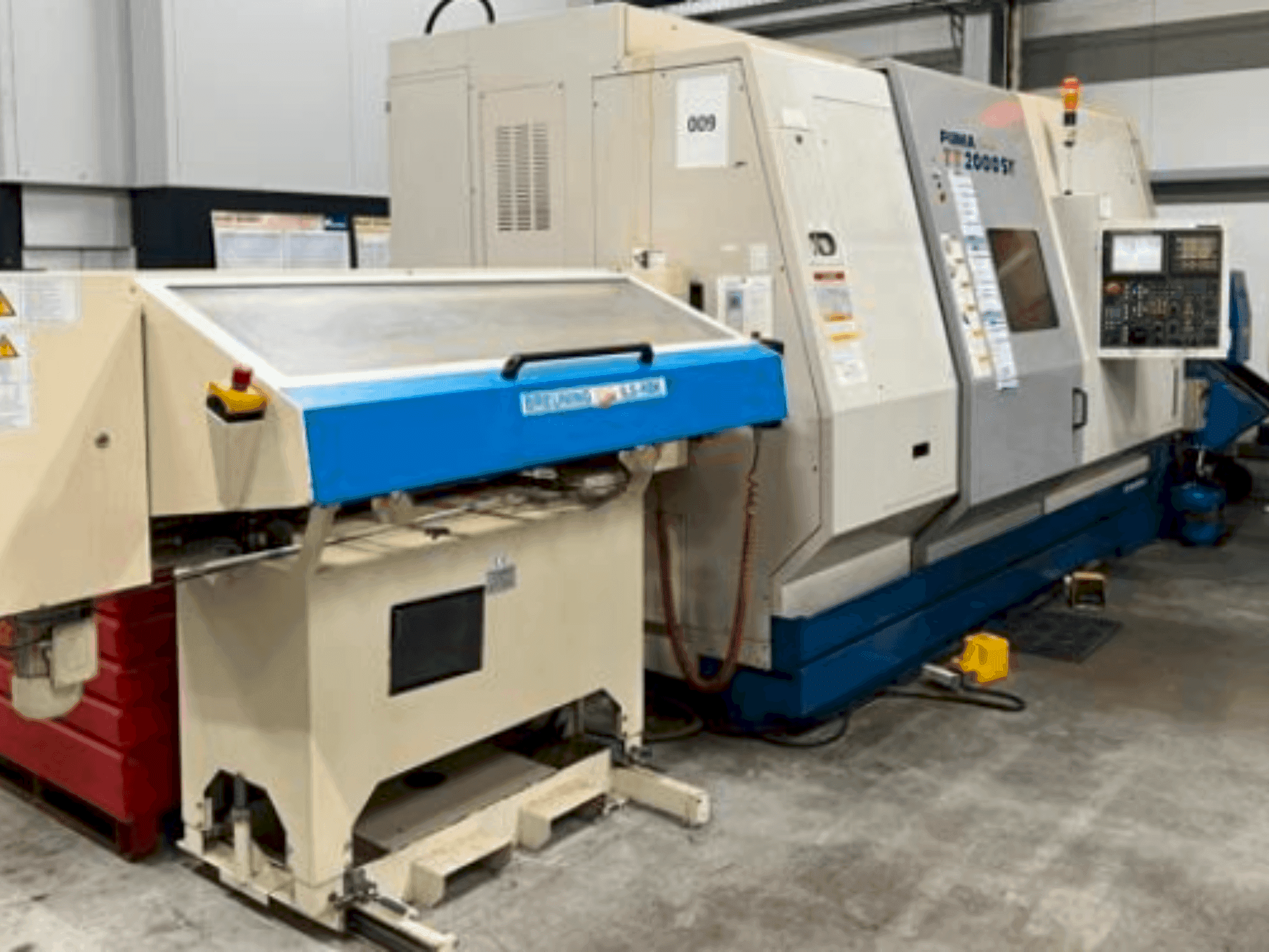 Vooraanzicht  van DAEWOO PUMA TT 2000 SY  machine