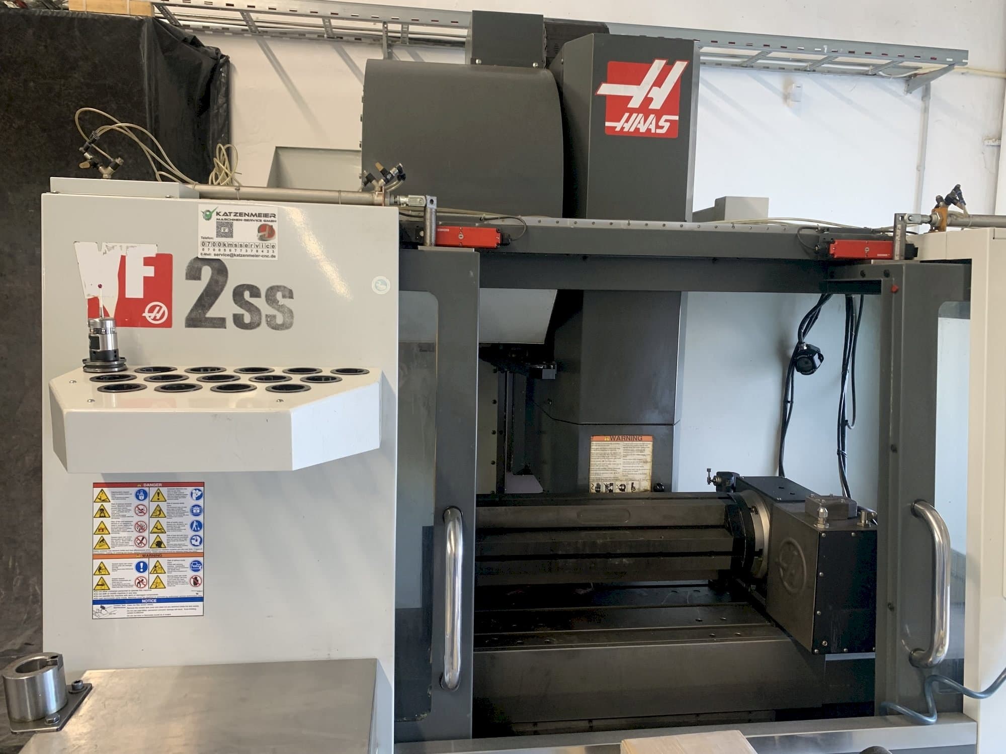 Vooraanzicht  van HAAS VF-2SS  machine