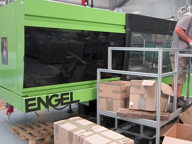 Vooraanzicht  van ENGEL ES 2050/300 HL-V  machine