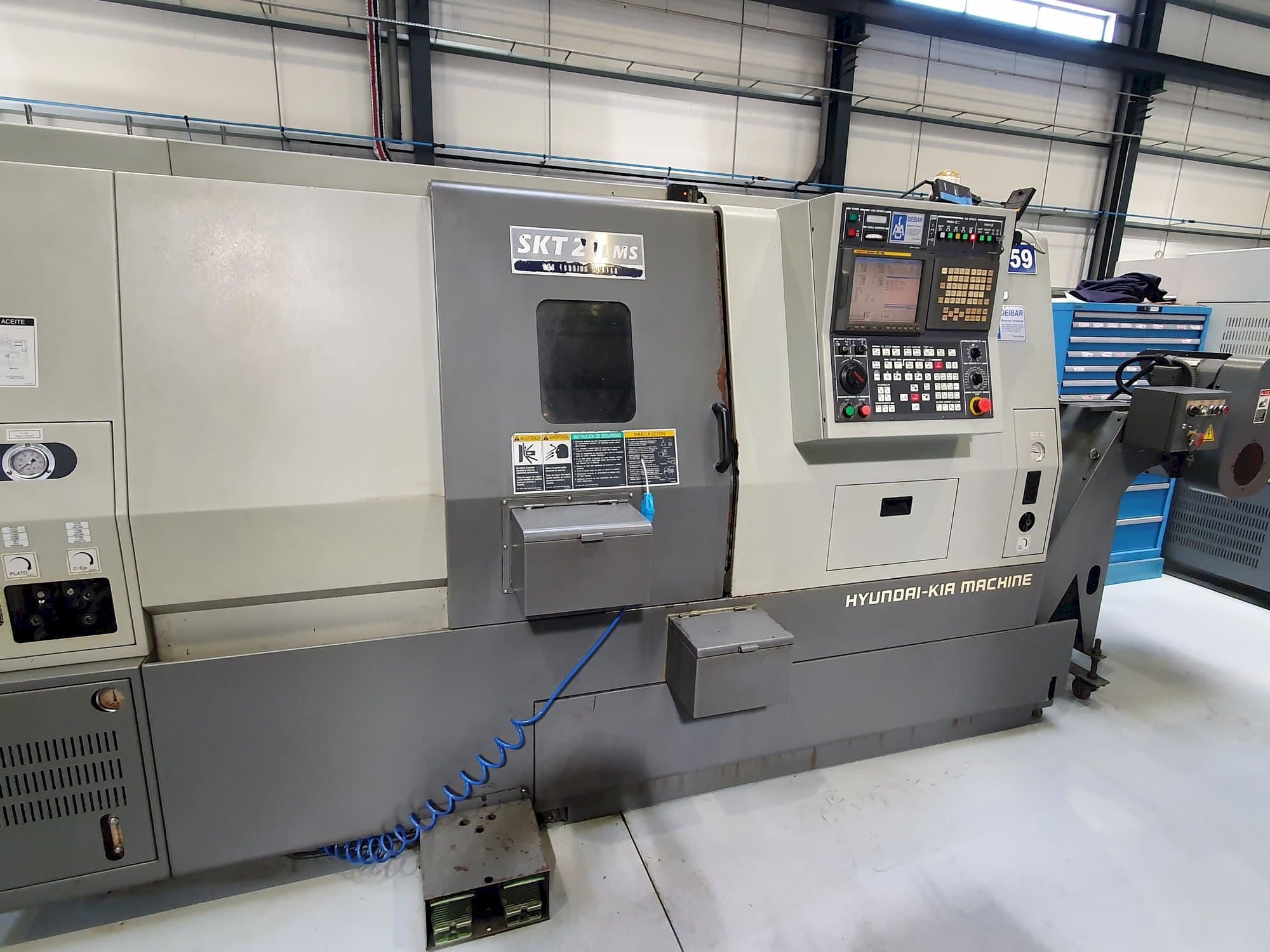 Vooraanzicht  van Hyundai SKT21LMS  machine