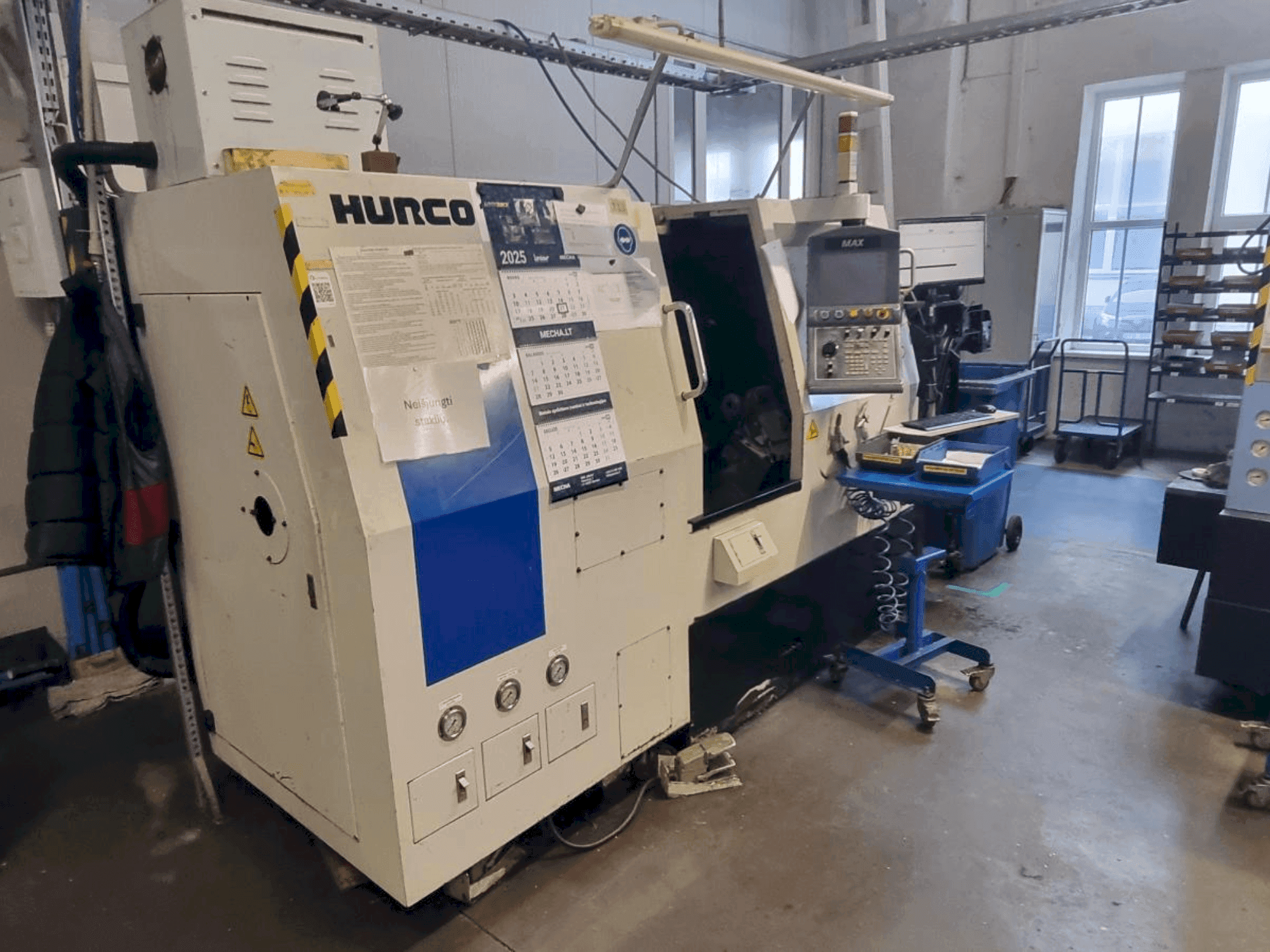 Vooraanzicht  van Hurco TMM8  machine