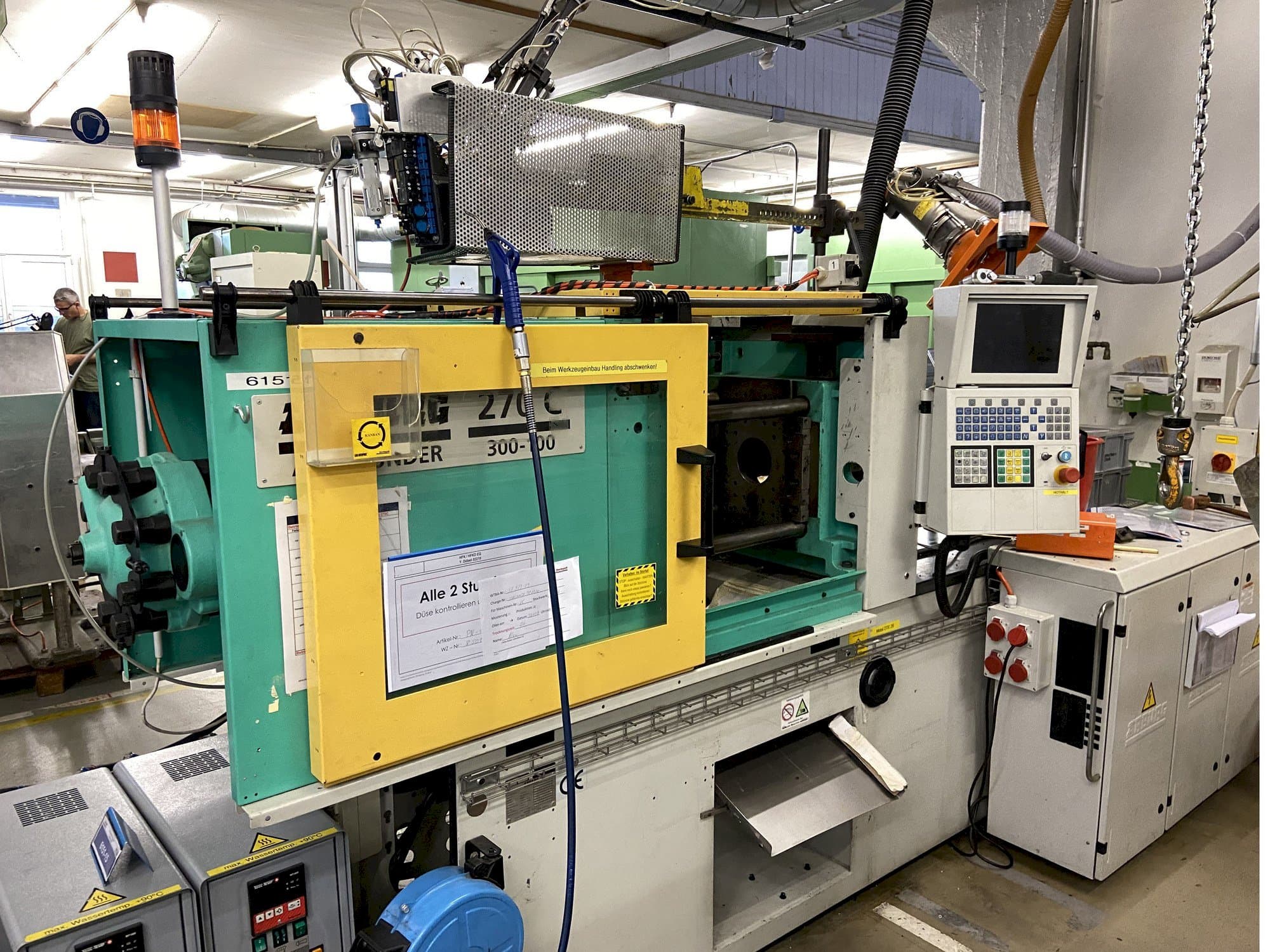 Vooraanzicht  van Arburg ALLROUNDER 270 C 300 - 100  machine