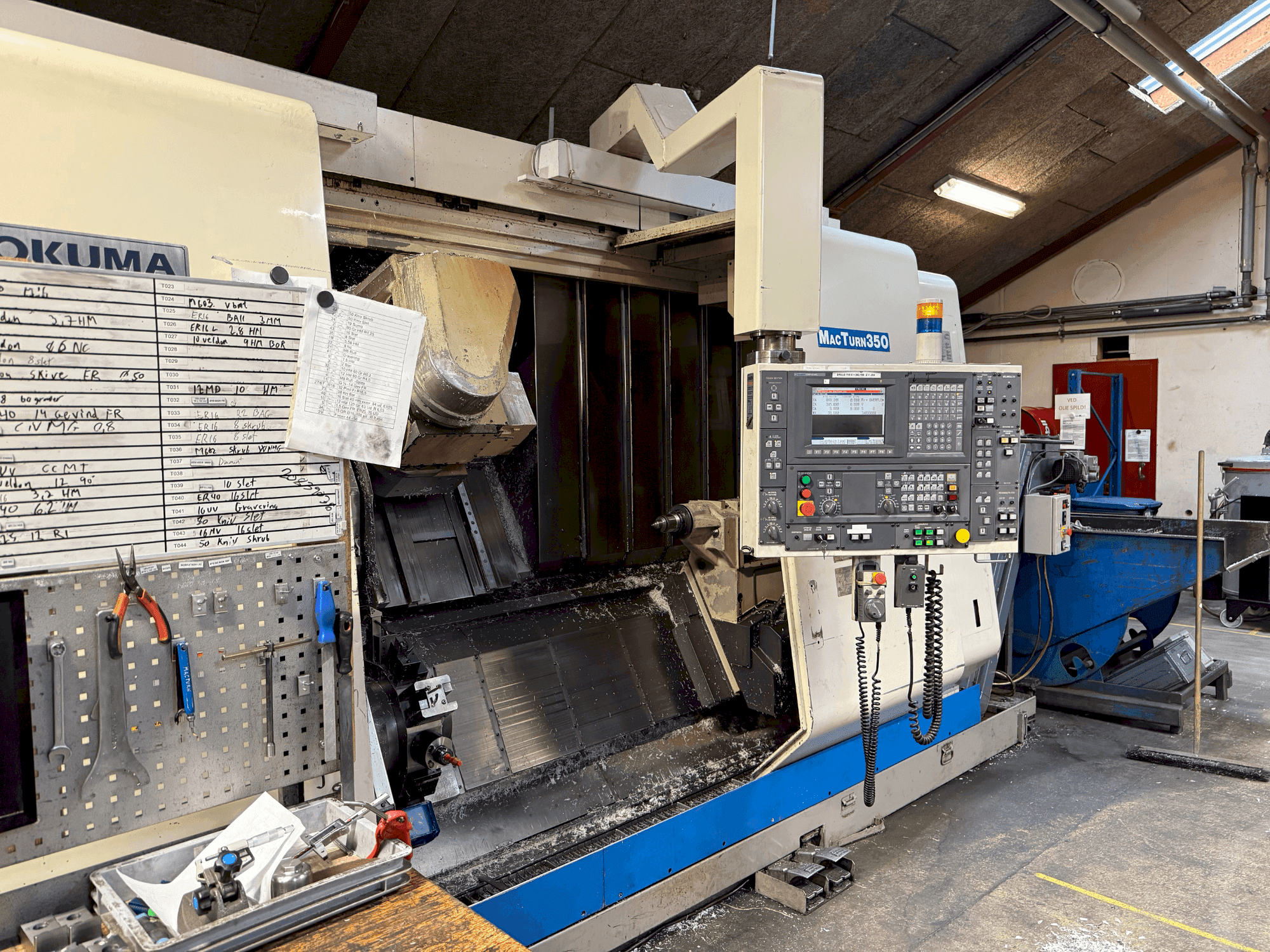 Vooraanzicht  van Okuma MacTurn 350  machine