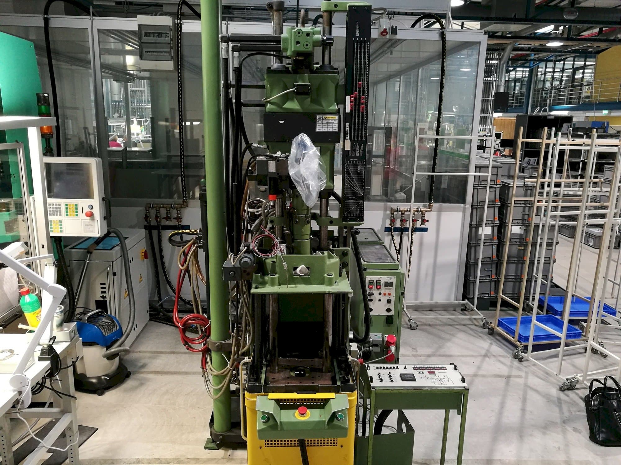 Vooraanzicht  van Arburg 221-75-350  machine