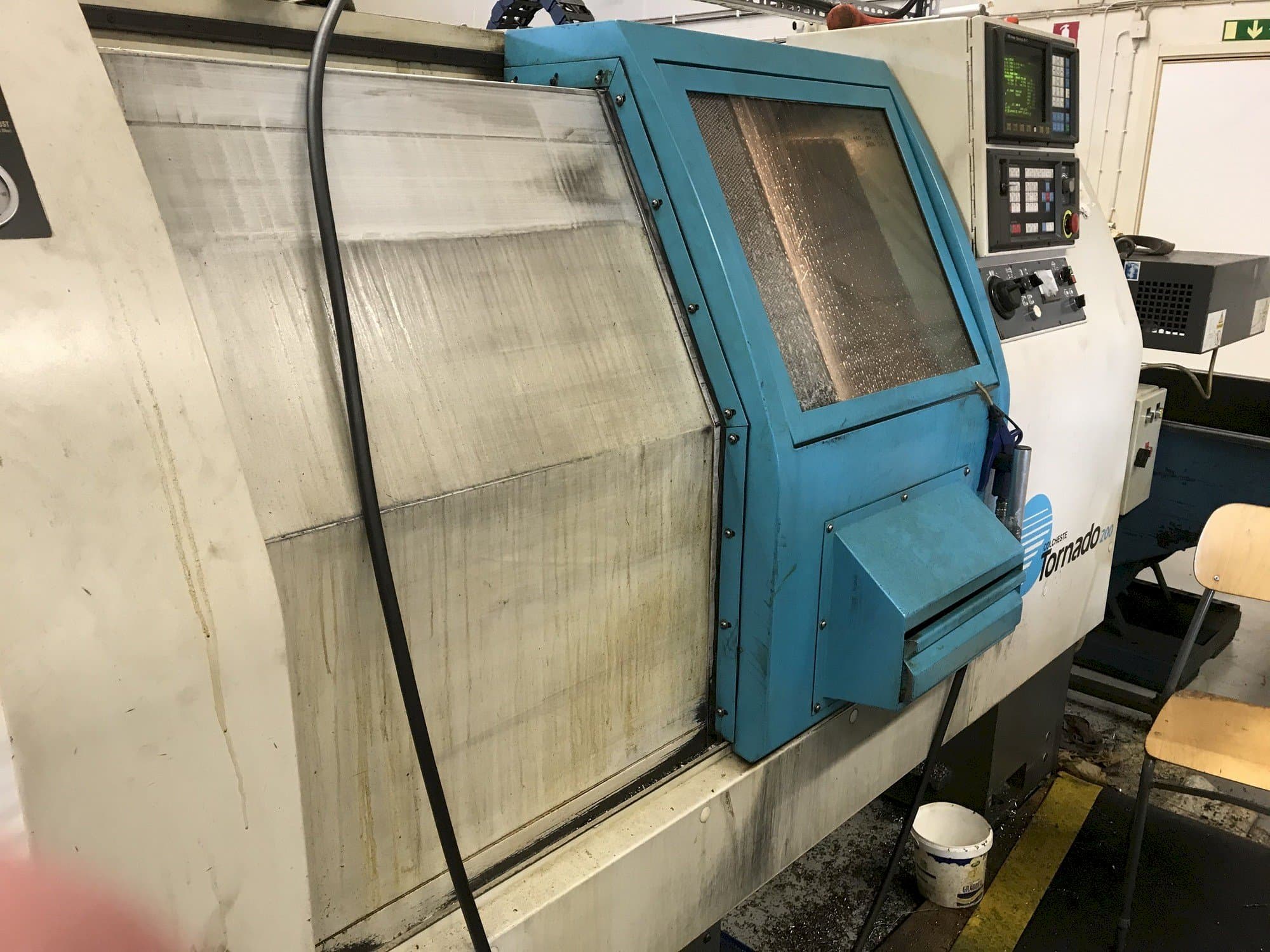 Vooraanzicht  van Colchester Tornado 200  machine