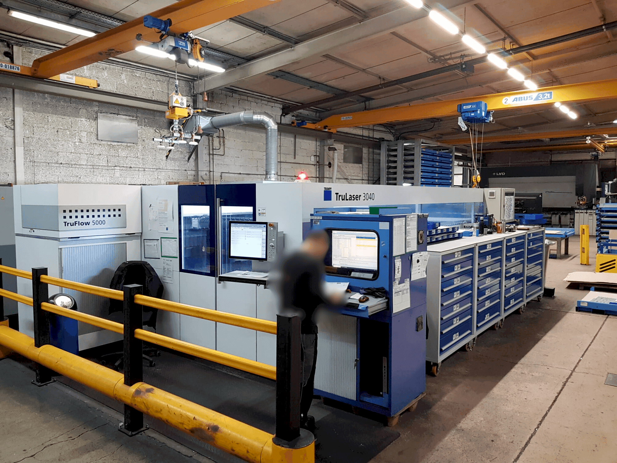 Vooraanzicht  van TRUMPF TruLaser 3040 5kW CO2  machine