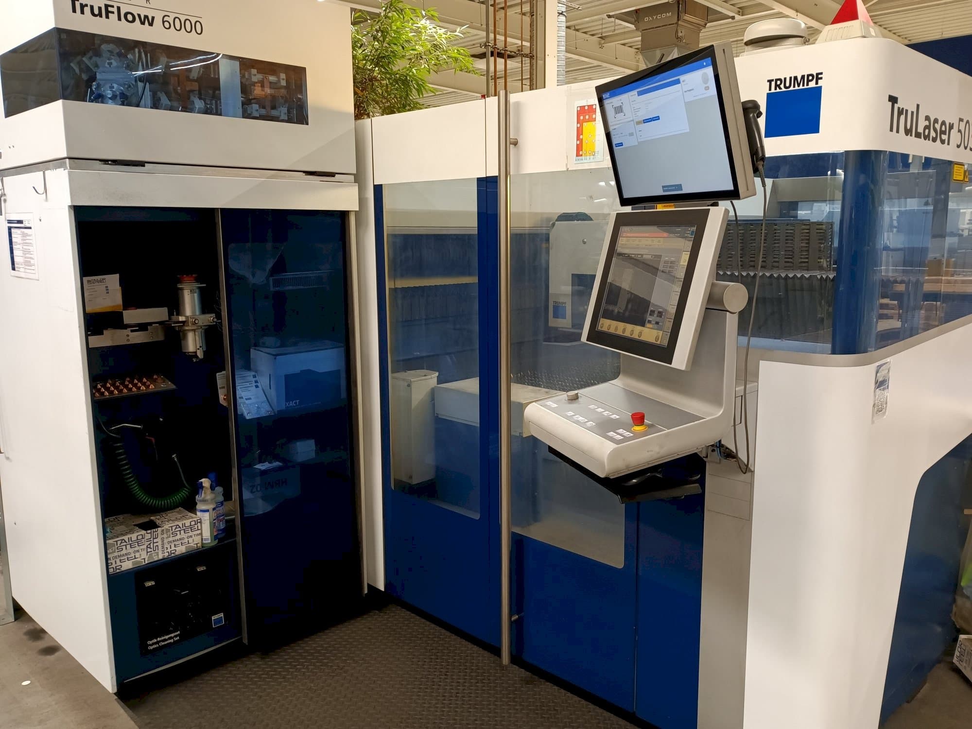 Vooraanzicht  van TRUMPF TruLaser 5030 6,0kW Co2 + LiftMaster  machine