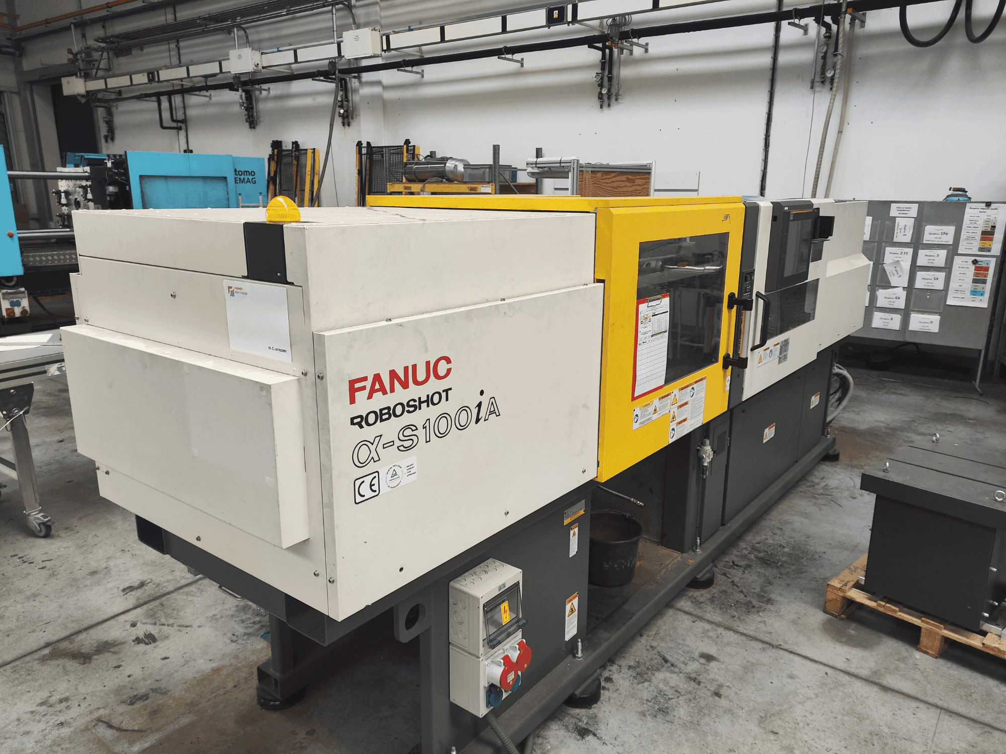 Vooraanzicht  van FANUC α-S100A  machine