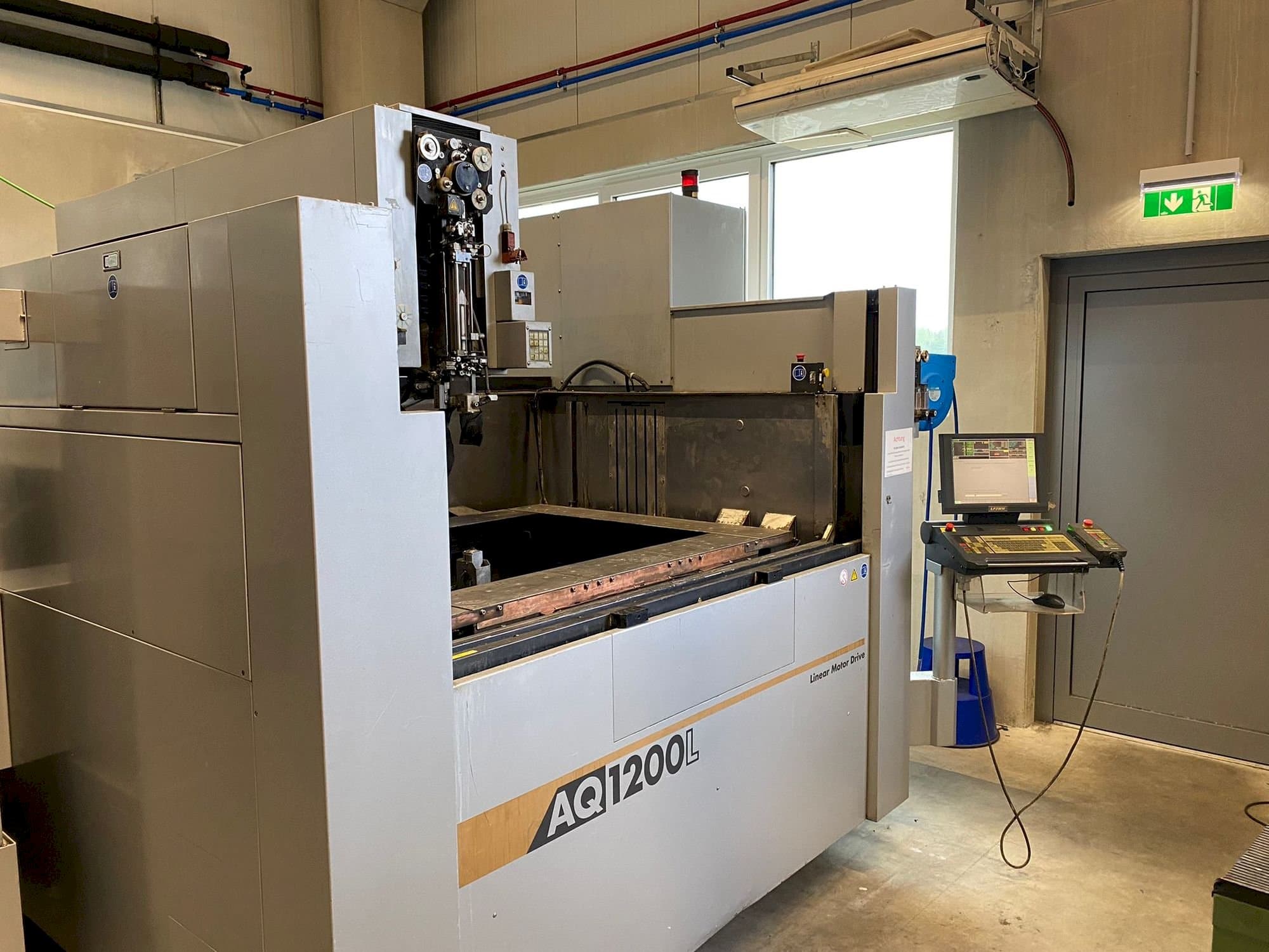 Vooraanzicht  van Sodick Pn1200t  machine