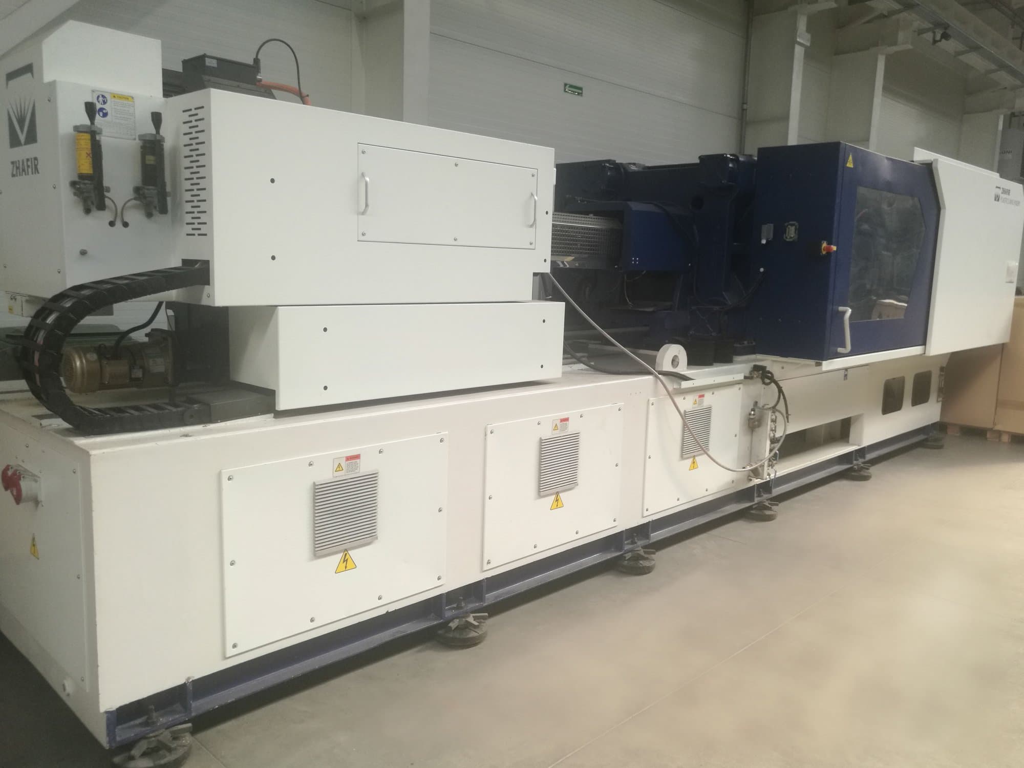 Vooraanzicht  van Zhafir VE 4100/1100 machine