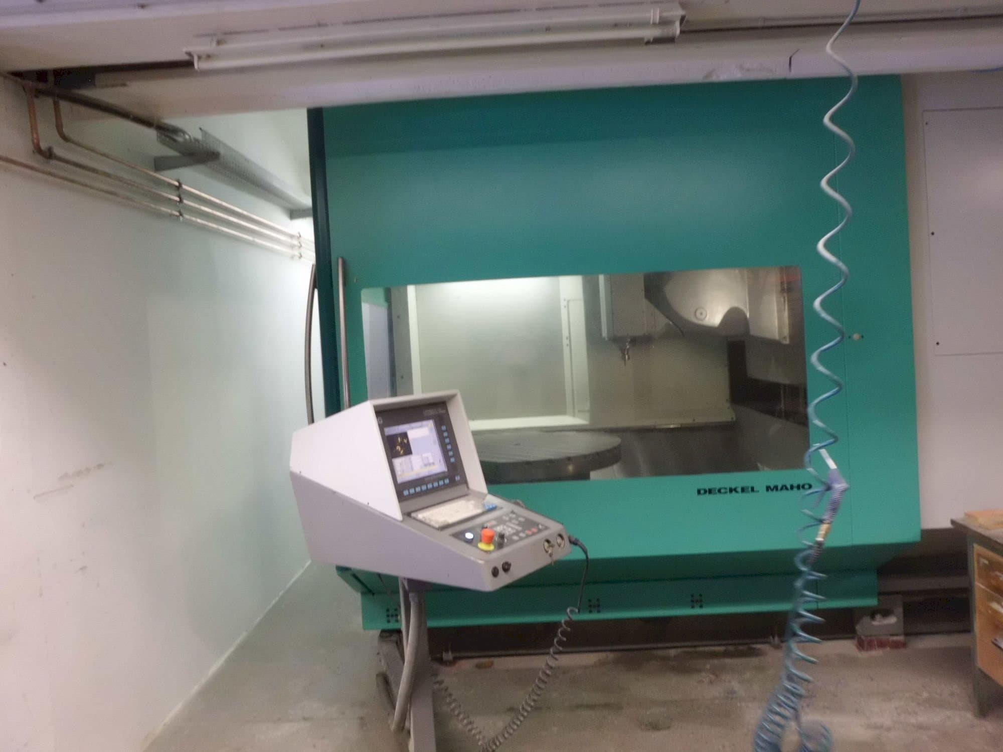 Vooraanzicht  van DECKEL MAHO DMU 125 P  machine