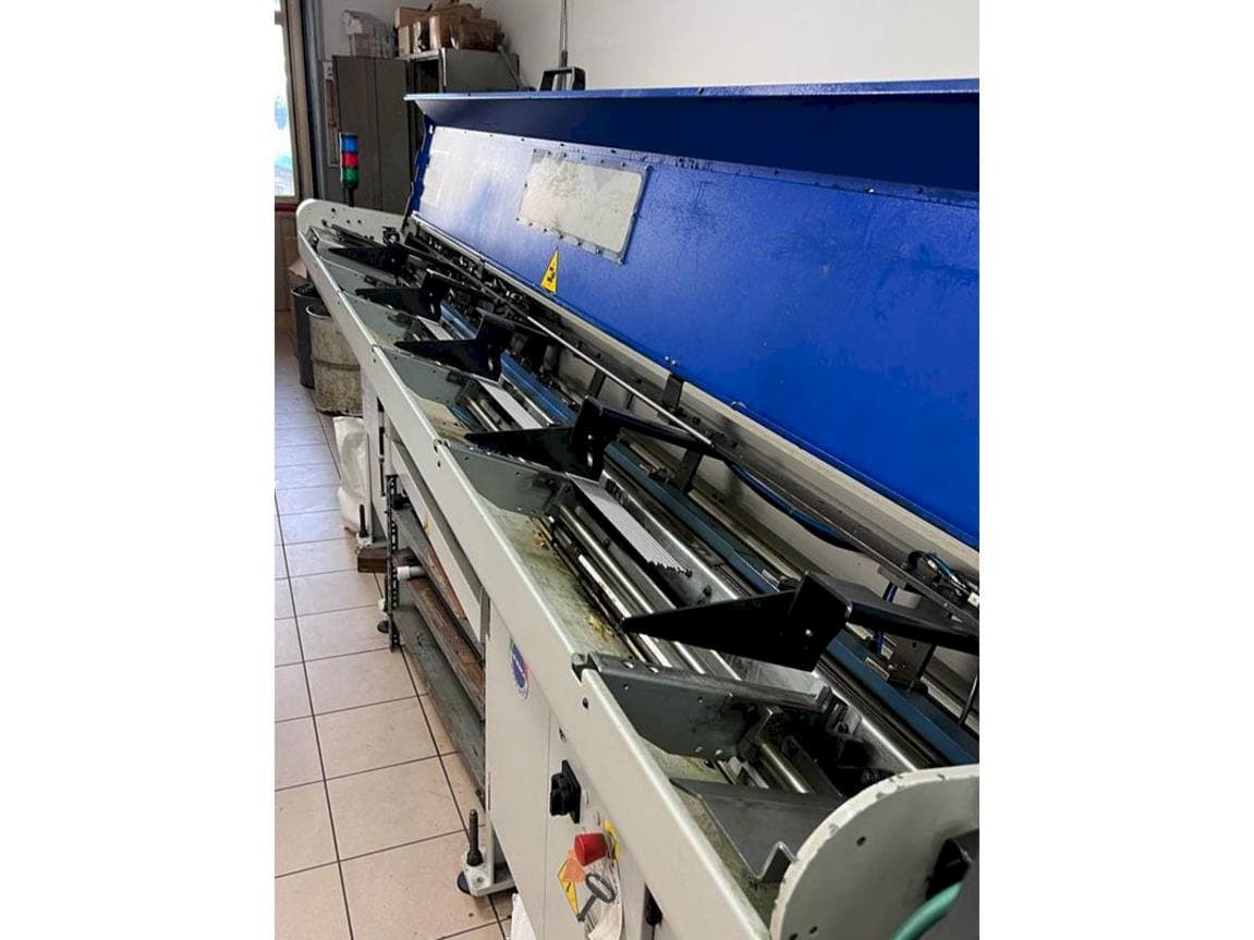 Rechts zijaanzicht  van TSUGAMI HS207  machine