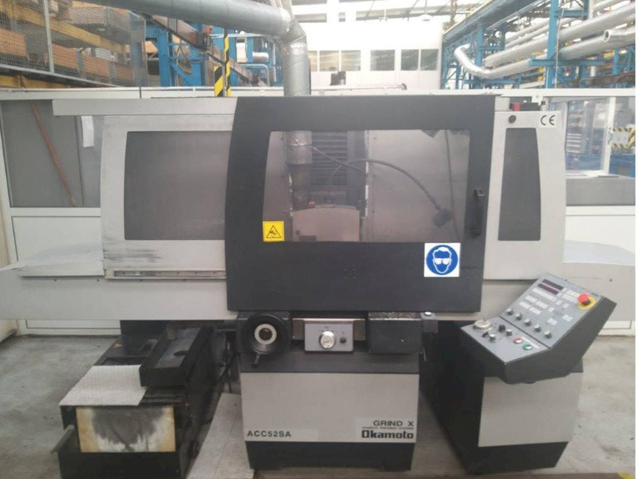 Vooraanzicht  van OKAMOTO ACC 52SA  machine