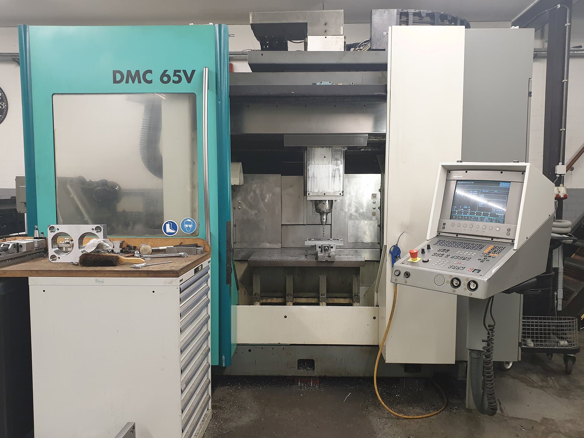 Vooraanzicht  van DECKEL MAHO DMC 65V machine