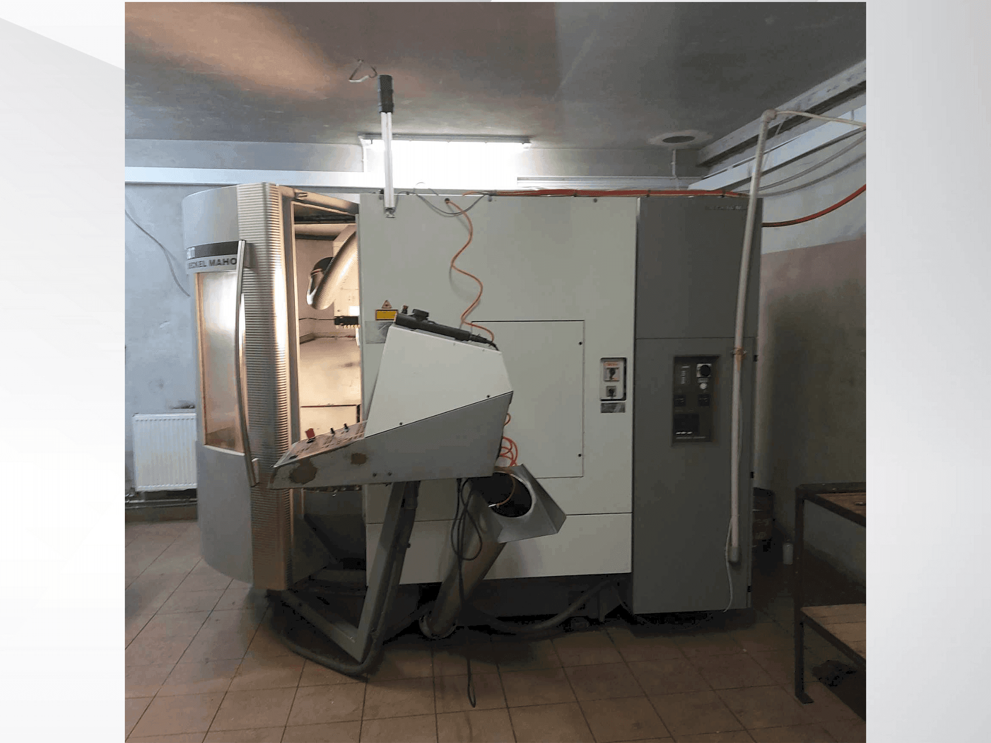 Vooraanzicht  van DECKEL MAHO DMU 60 T  machine