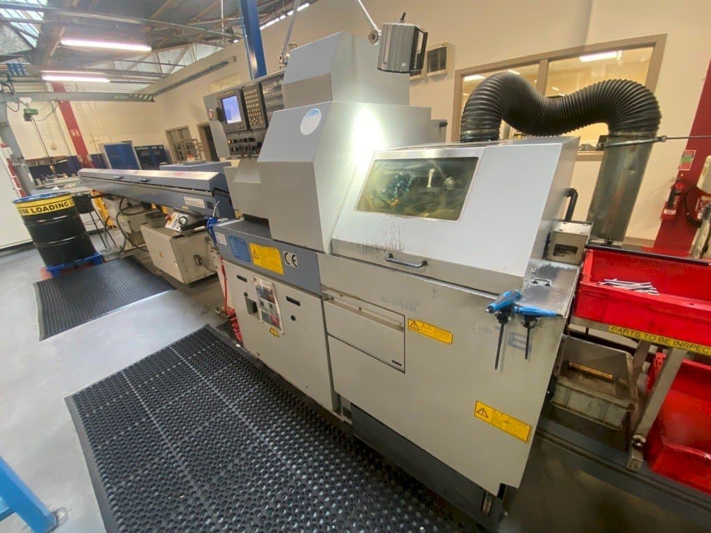 Vooraanzicht  van Star SB-16  machine