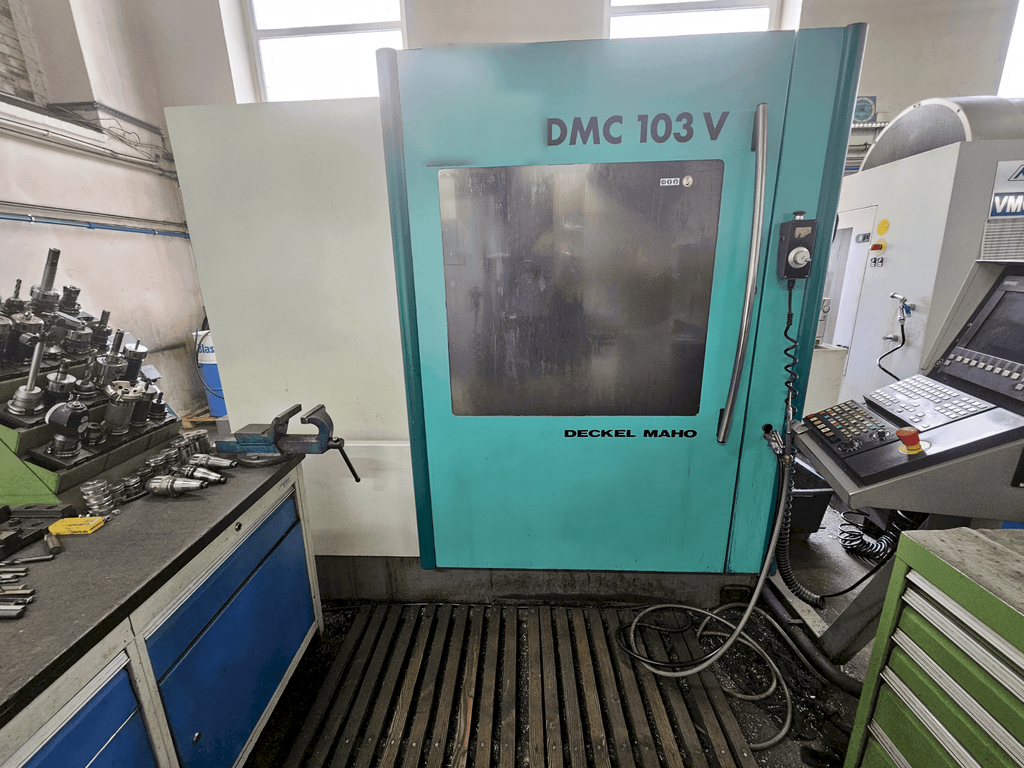 Vooraanzicht  van DECKEL MAHO DMC 103V  machine