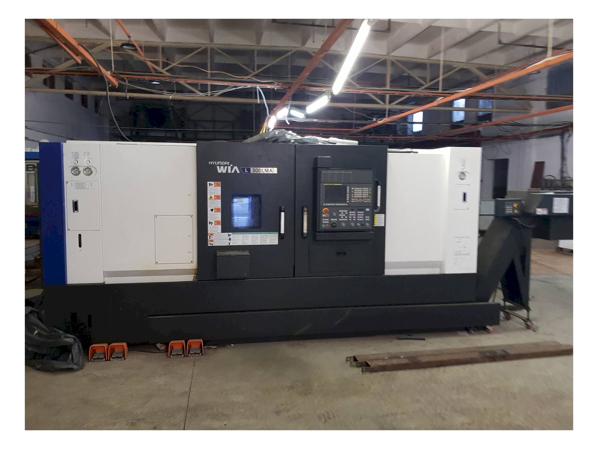 Vooraanzicht  van Hyundai Wia L300LMA  machine