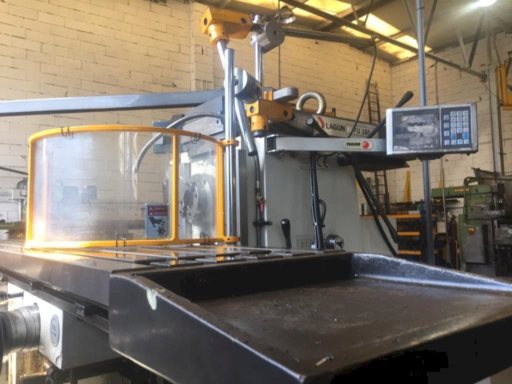 Vooraanzicht  van LAGUN FU-185  machine