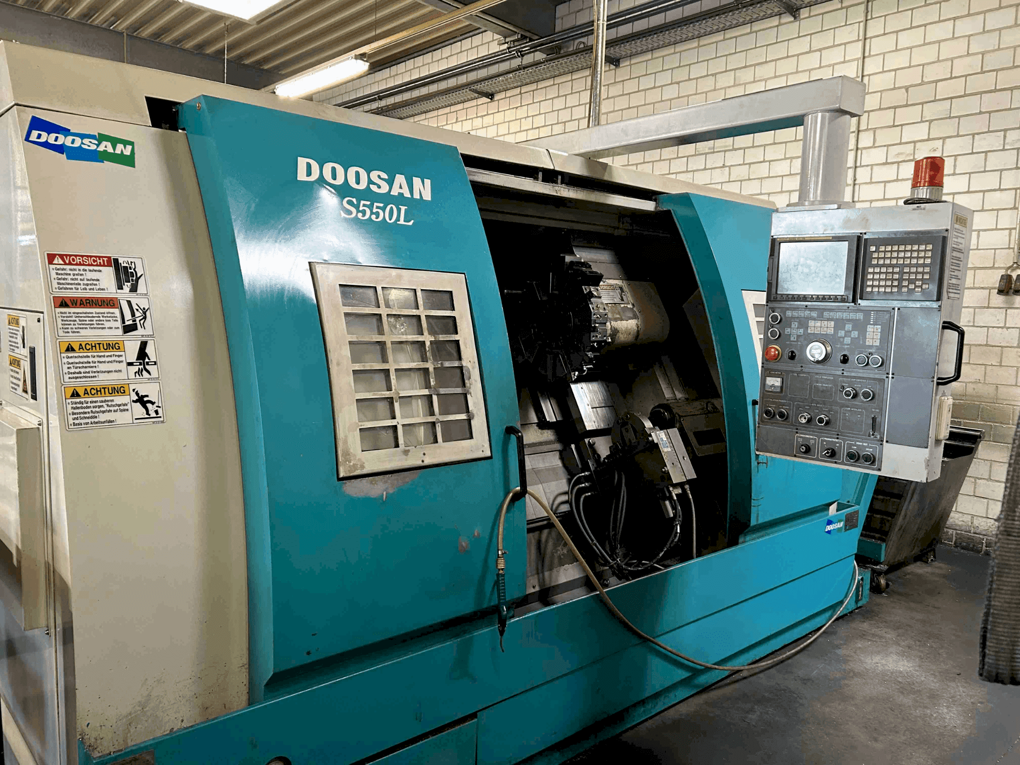 Vooraanzicht  van DOOSAN S550L  machine