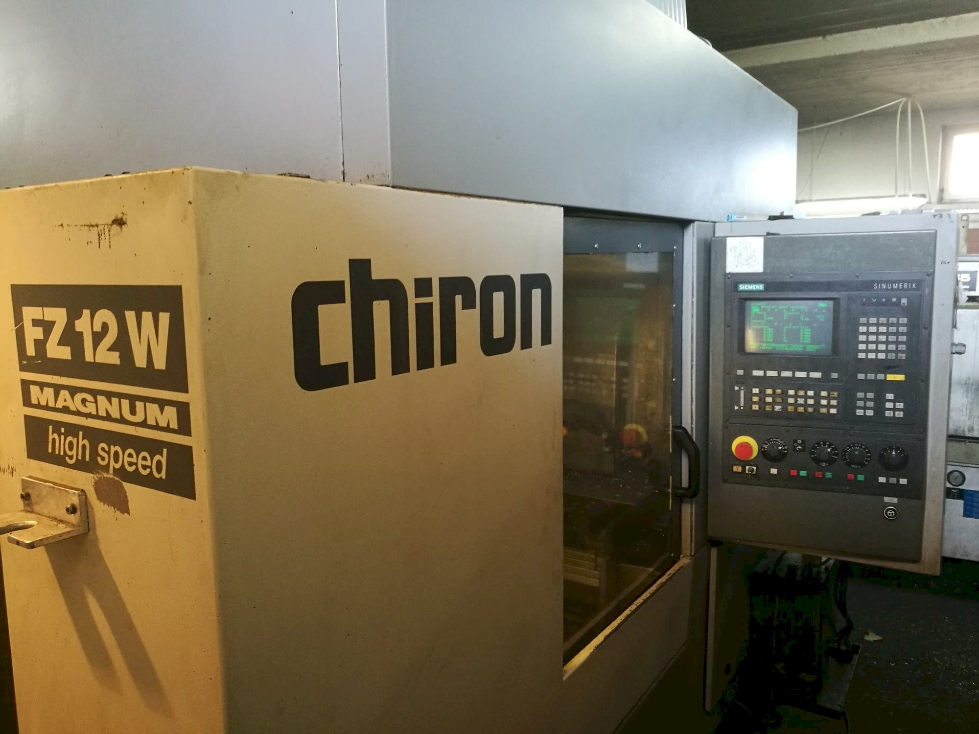 Vooraanzicht  van CHIRON FZ 12 W Magnum  machine