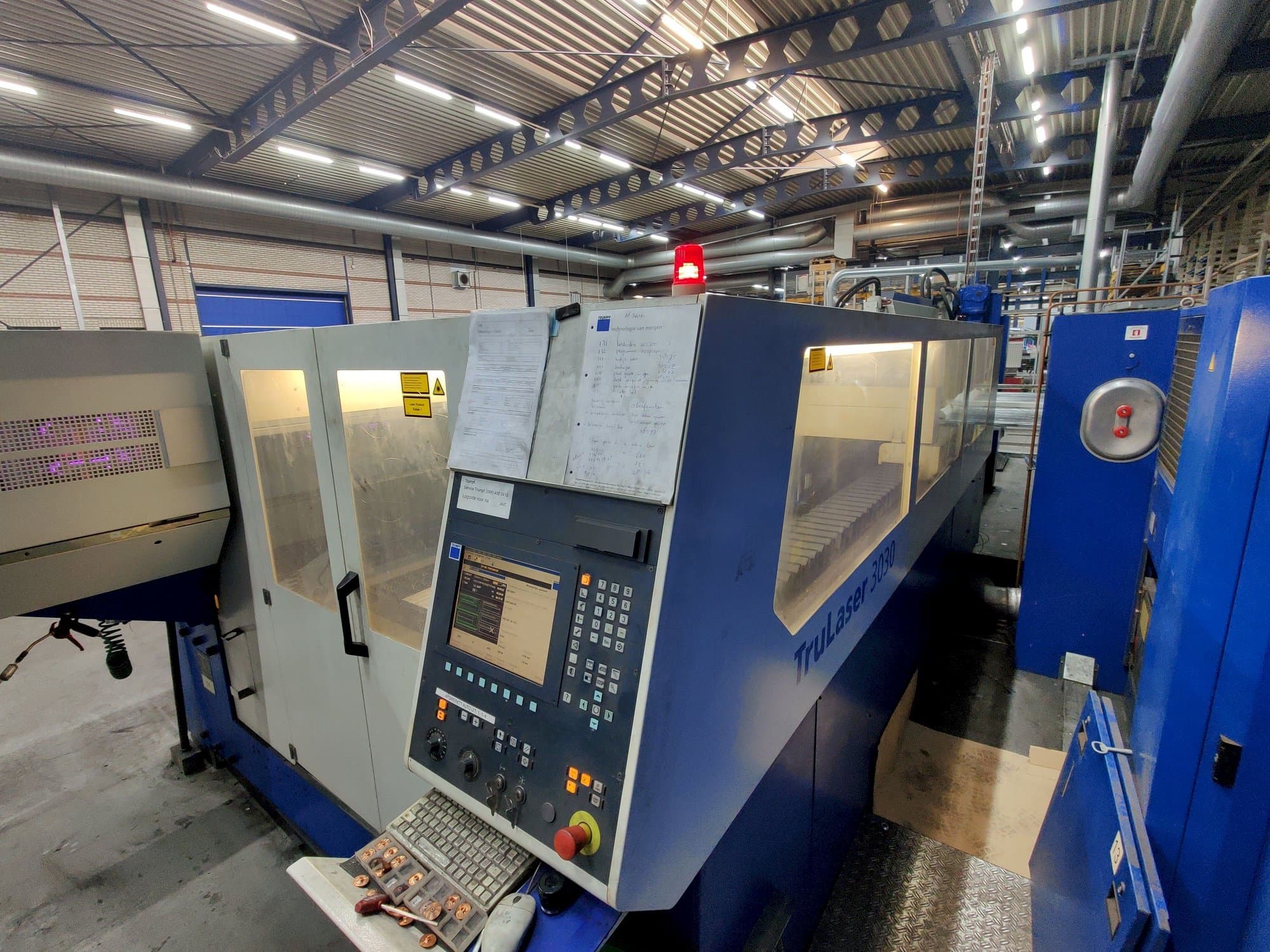 Vooraanzicht  van Trumpf TruLaser 3030  machine