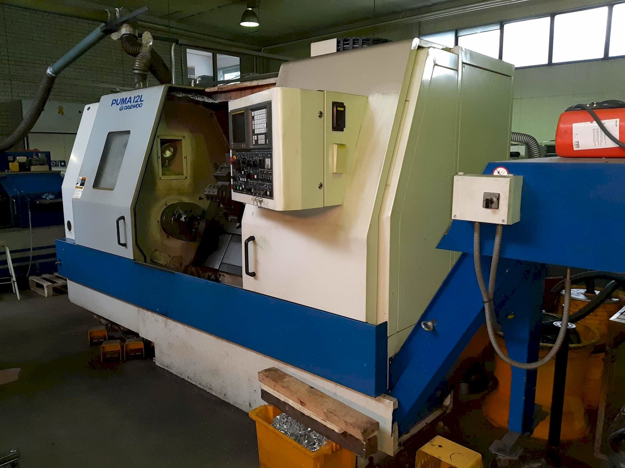 Vooraanzicht  van DAEWOO PUMA 12L  machine