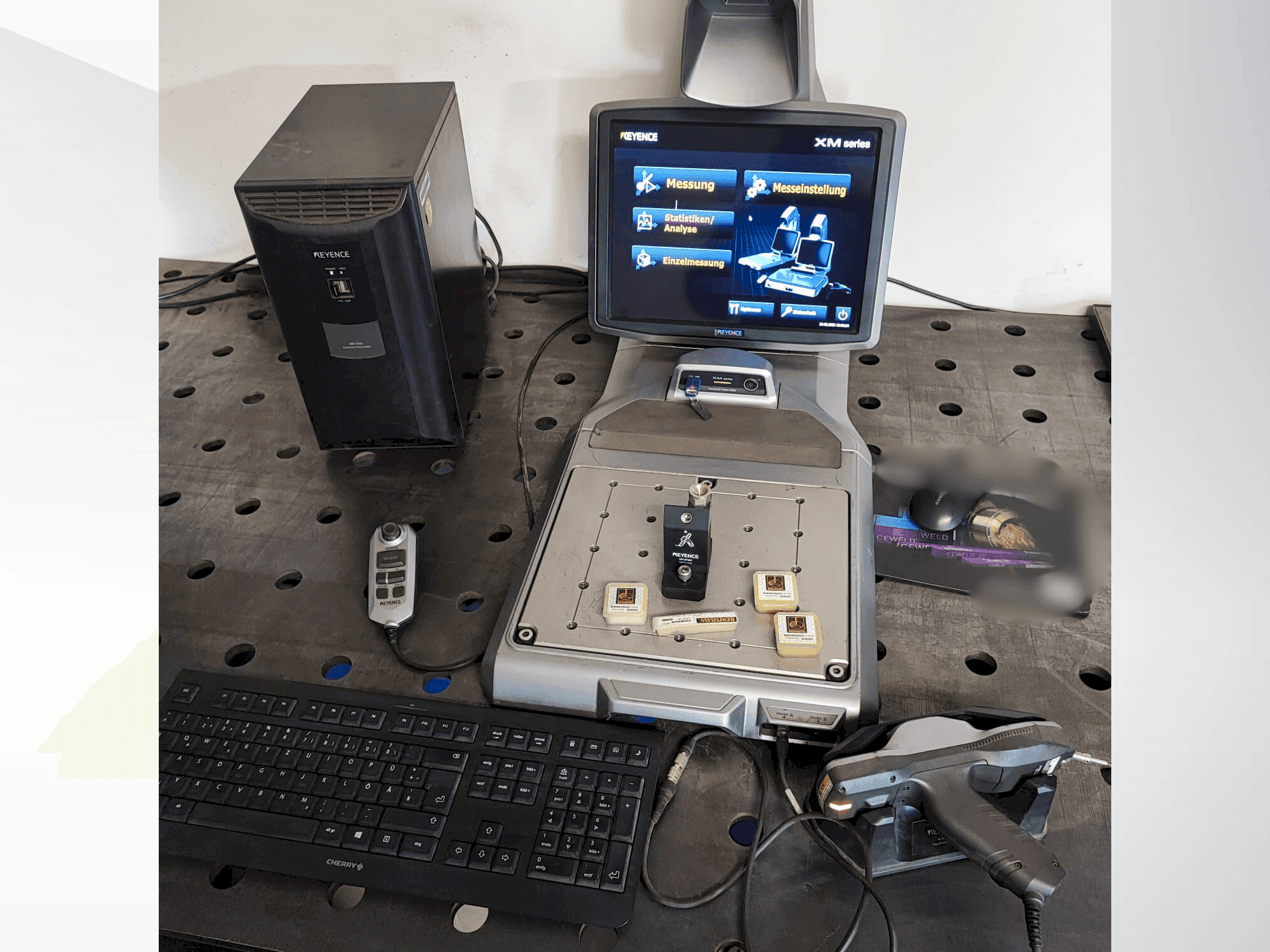 Vooraanzicht  van KEYENCE XM-1000  machine