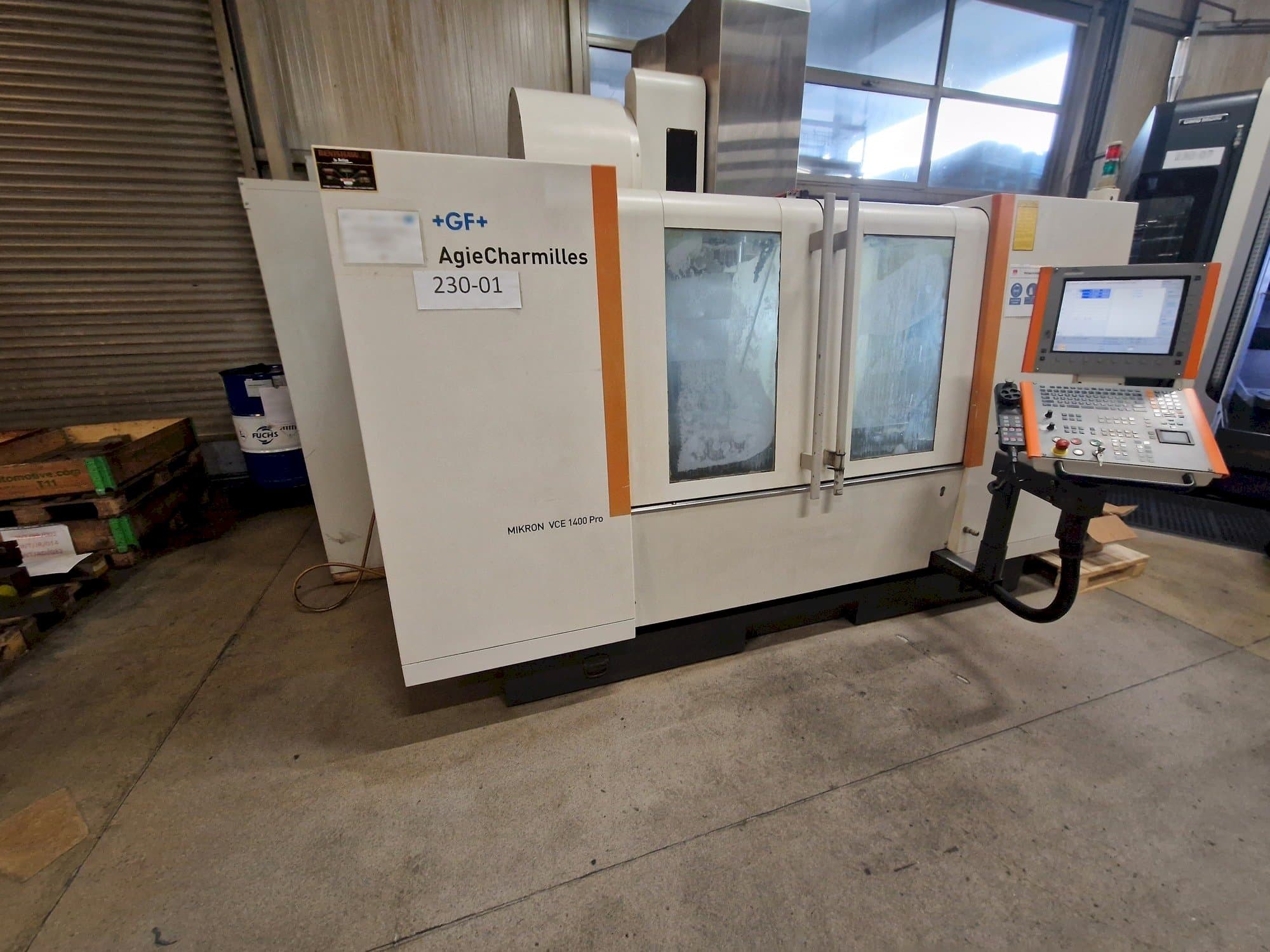 Linkerzijdeaanzicht  van AgieCharmilles MIKRON VCE 1400 PRO  machine