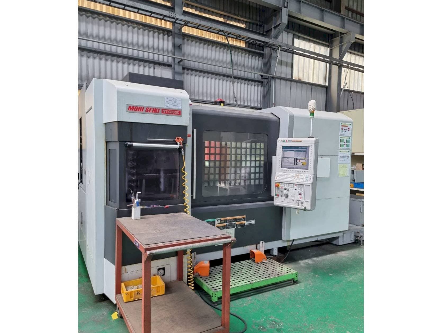 Vooraanzicht  van DMG Mori Seiki NTX2000/1500S  machine