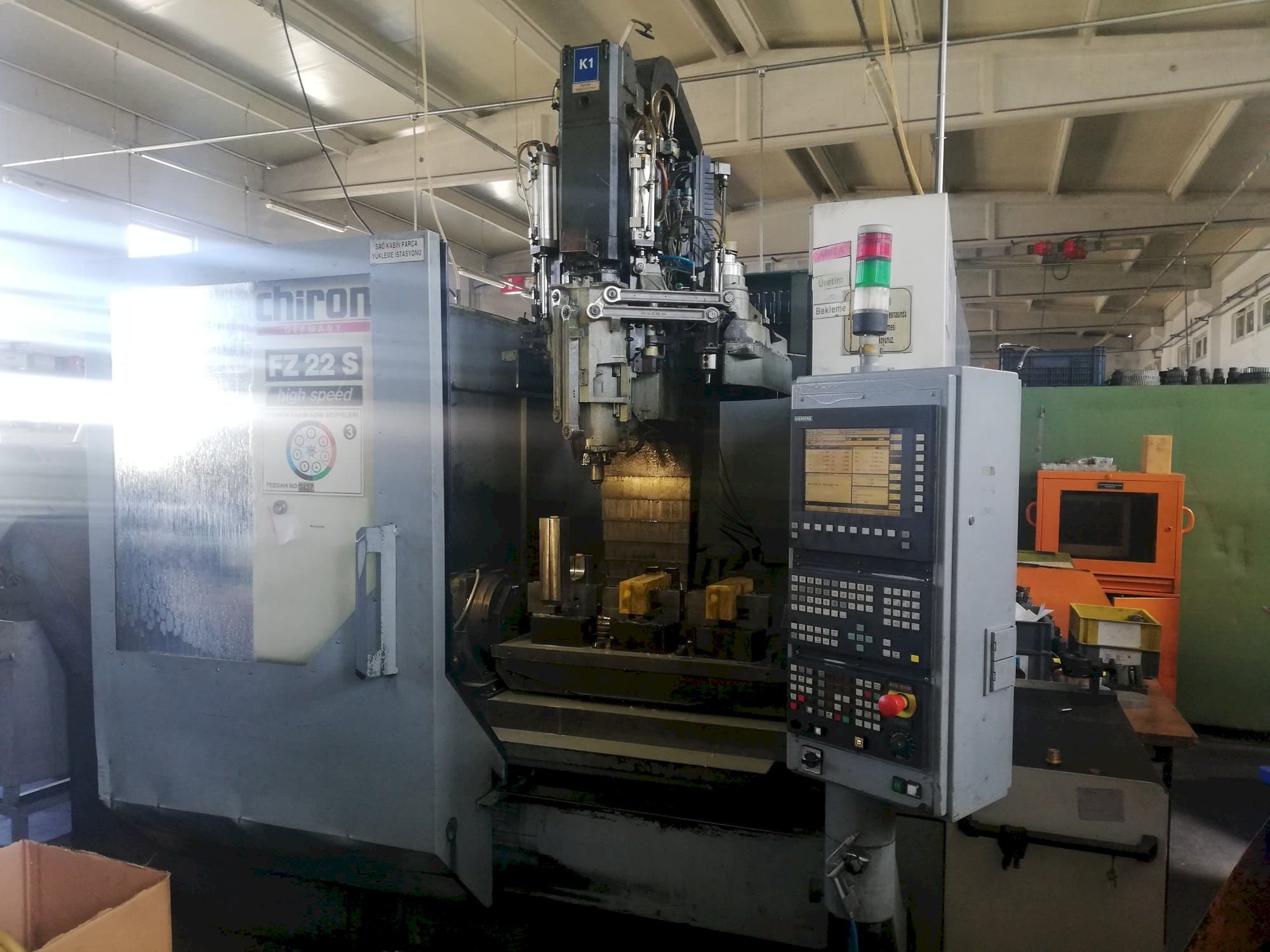 Vooraanzicht  van CHIRON FZ 22 S  machine