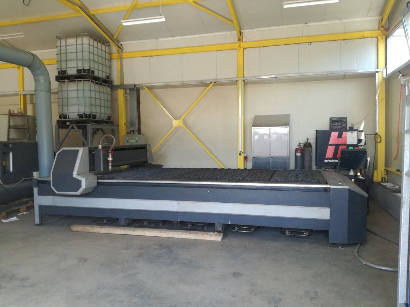 Vooraanzicht  van HPM ITALY GV 4 x 2  machine