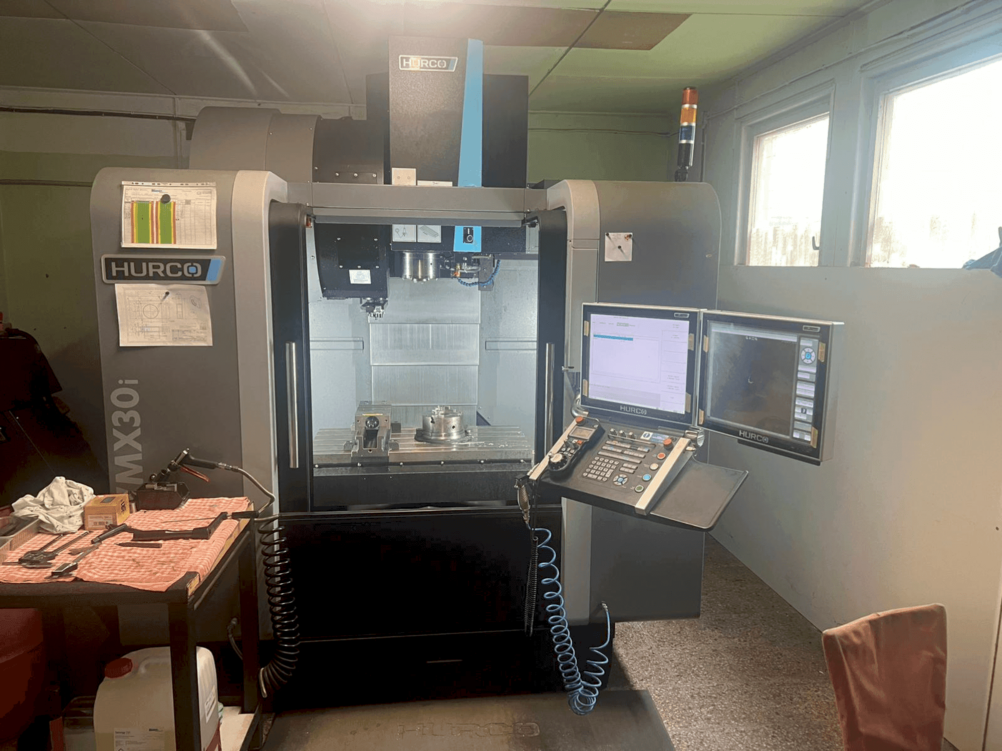 Vooraanzicht  van Hurco VMX30i  machine