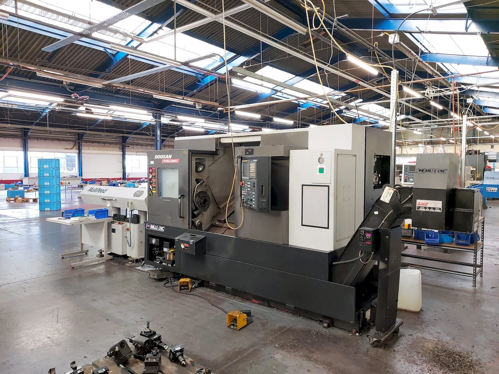 Vooraanzicht  van Doosan Puma 2600Y  machine