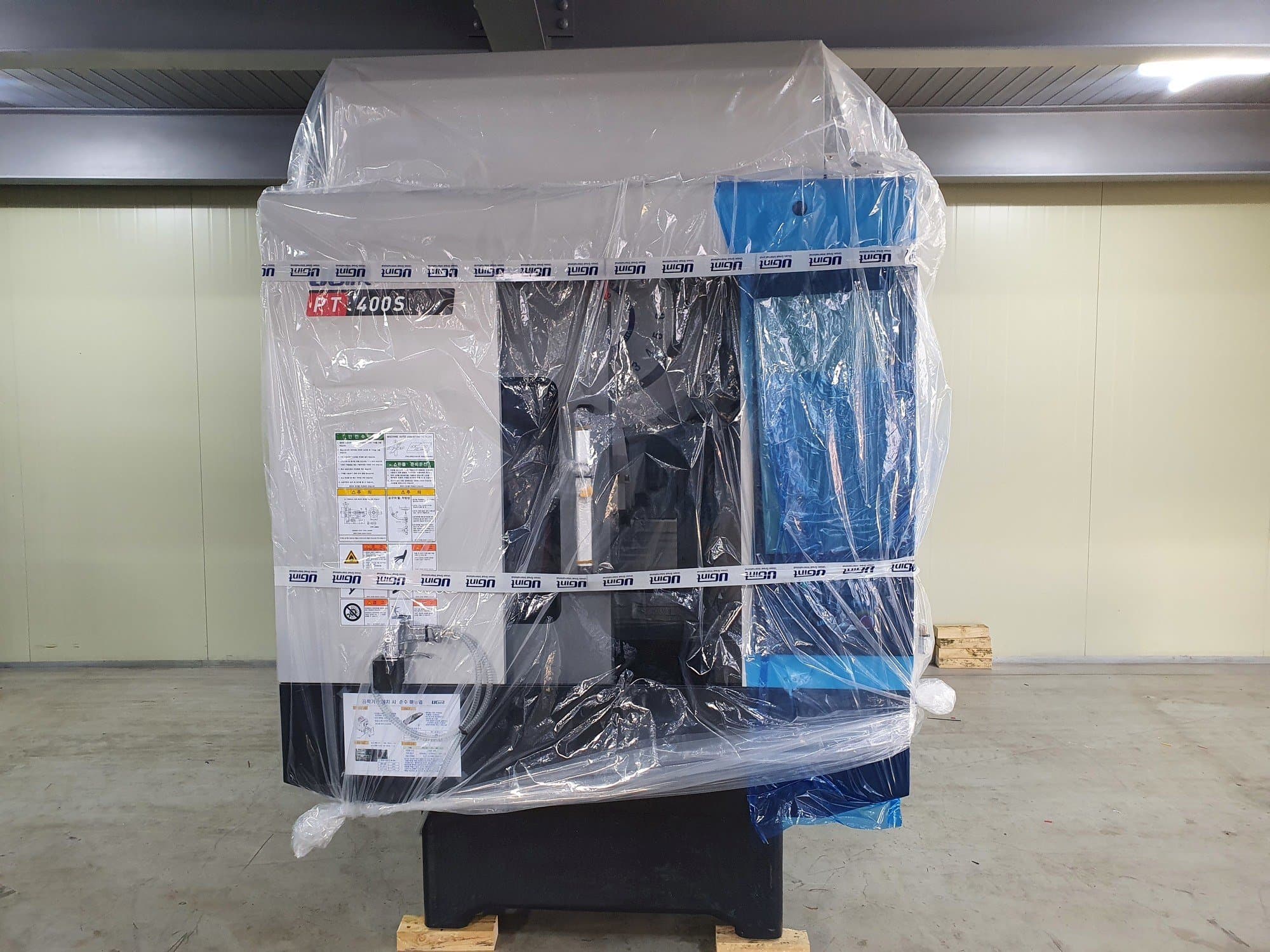 Vooraanzicht  van UGINT PT400S  machine