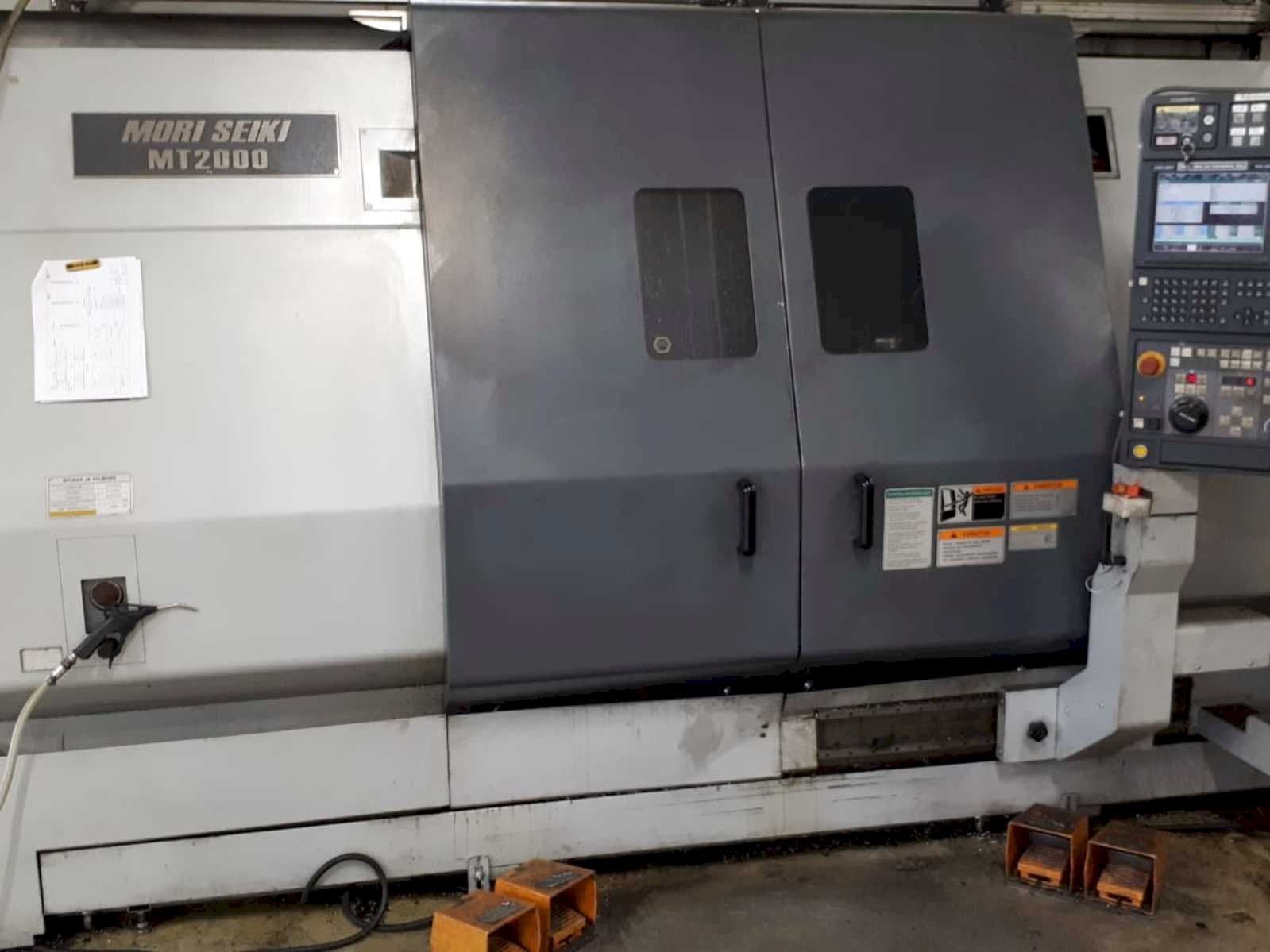Vooraanzicht van MORI SEIKI MT 2000 SZ machine
