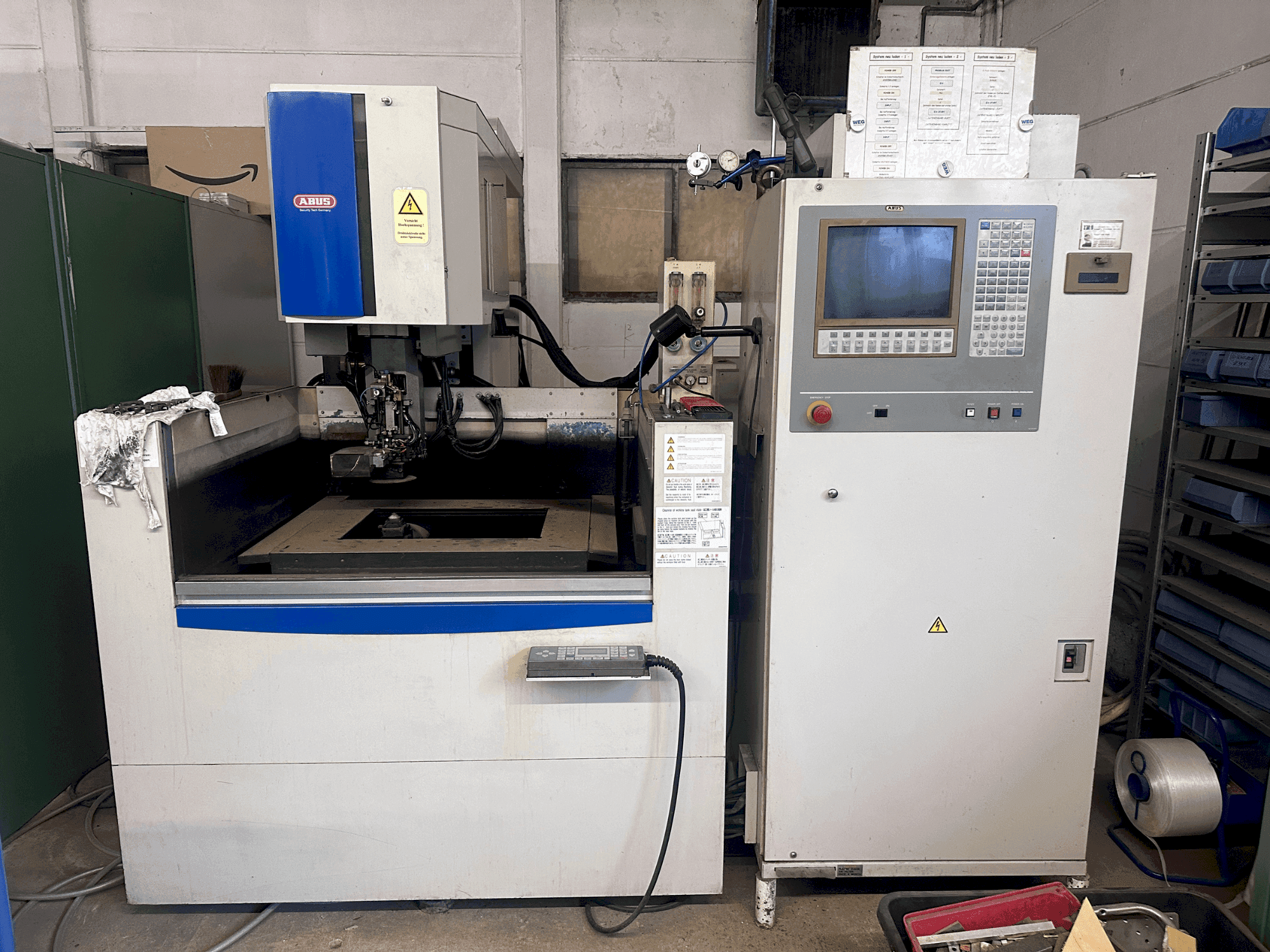 Vooraanzicht  van Mitsubishi FX20K  machine